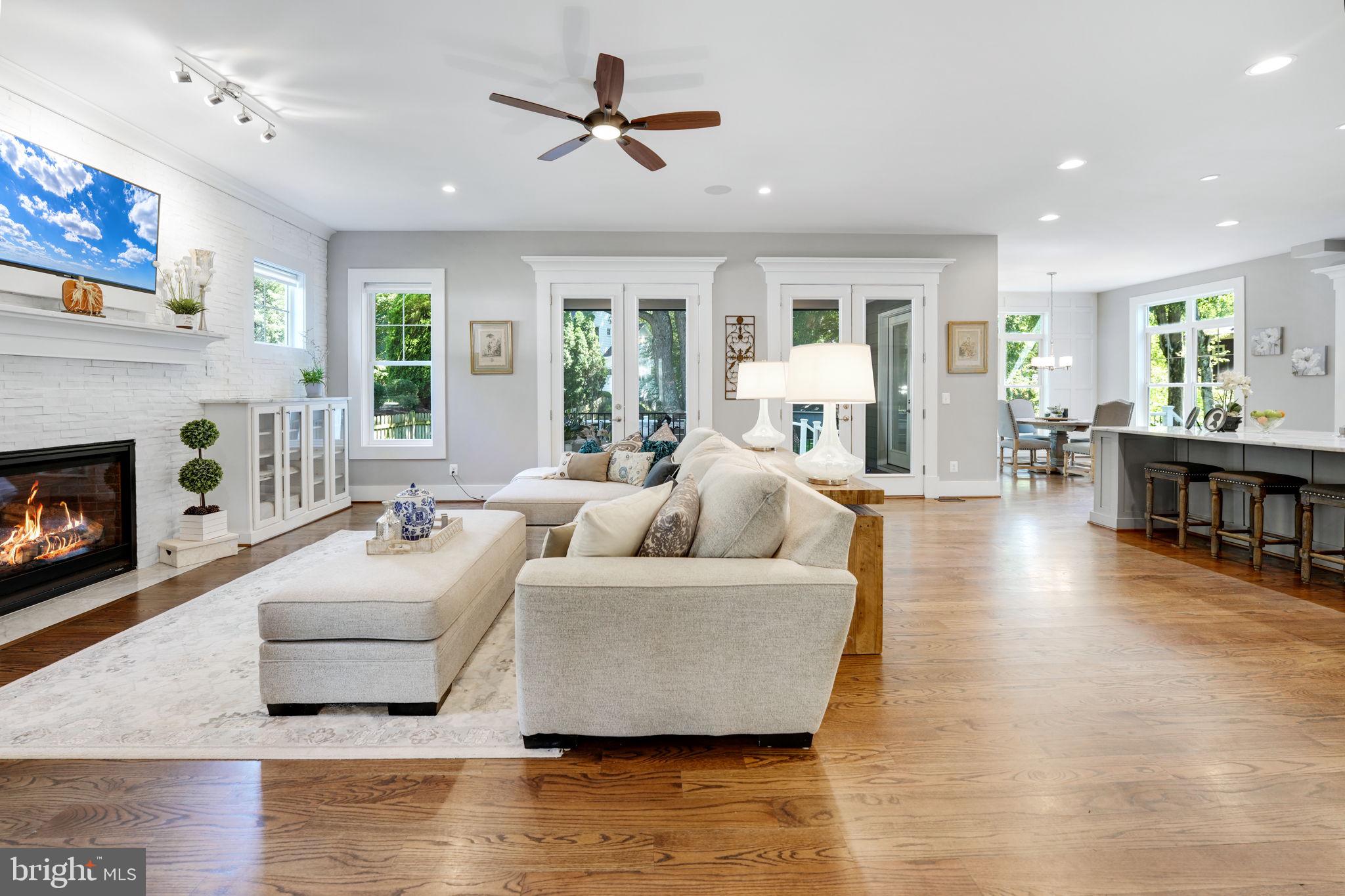 303 TAPAWINGO ROAD SE