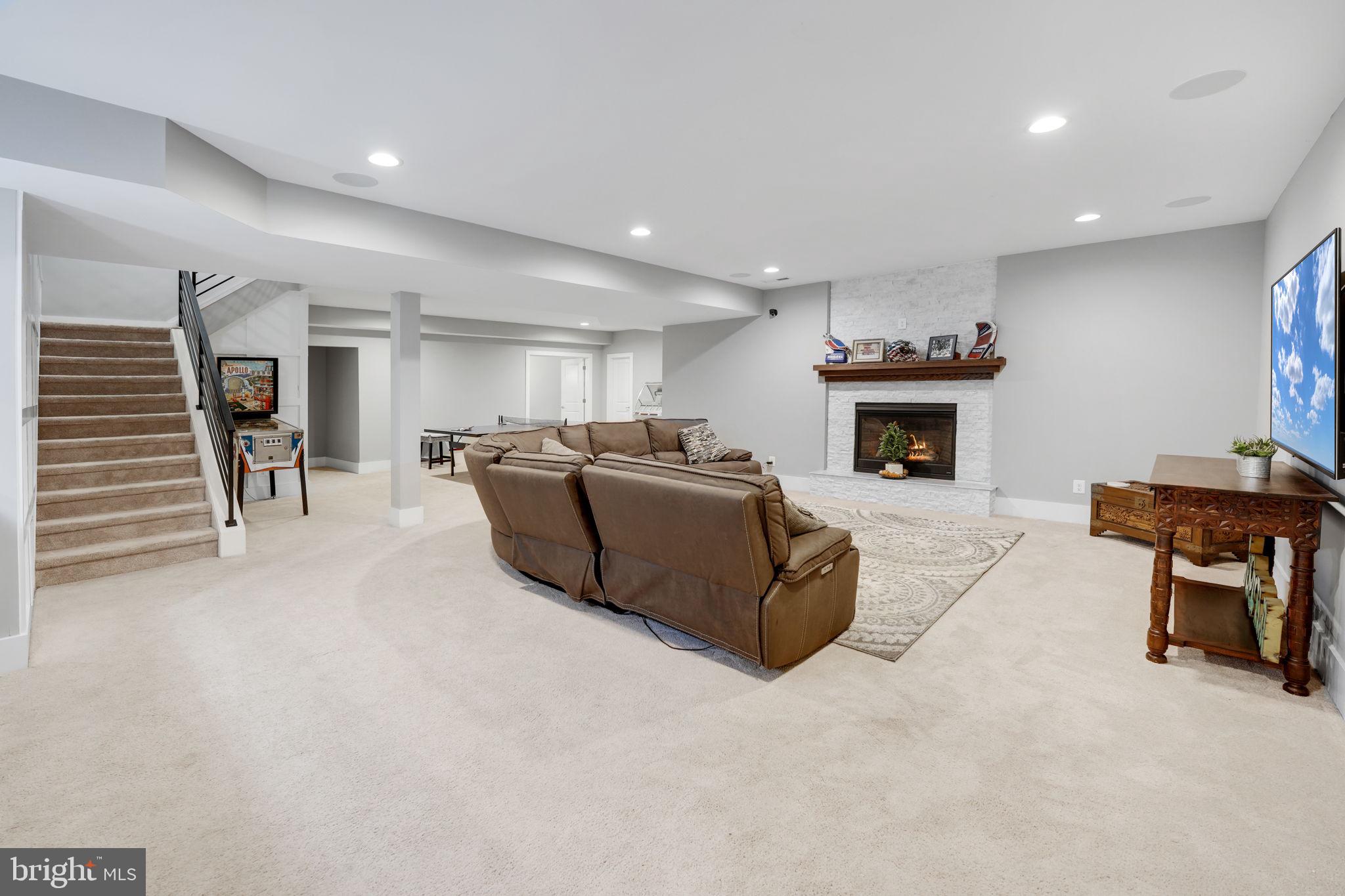 303 TAPAWINGO ROAD SE
