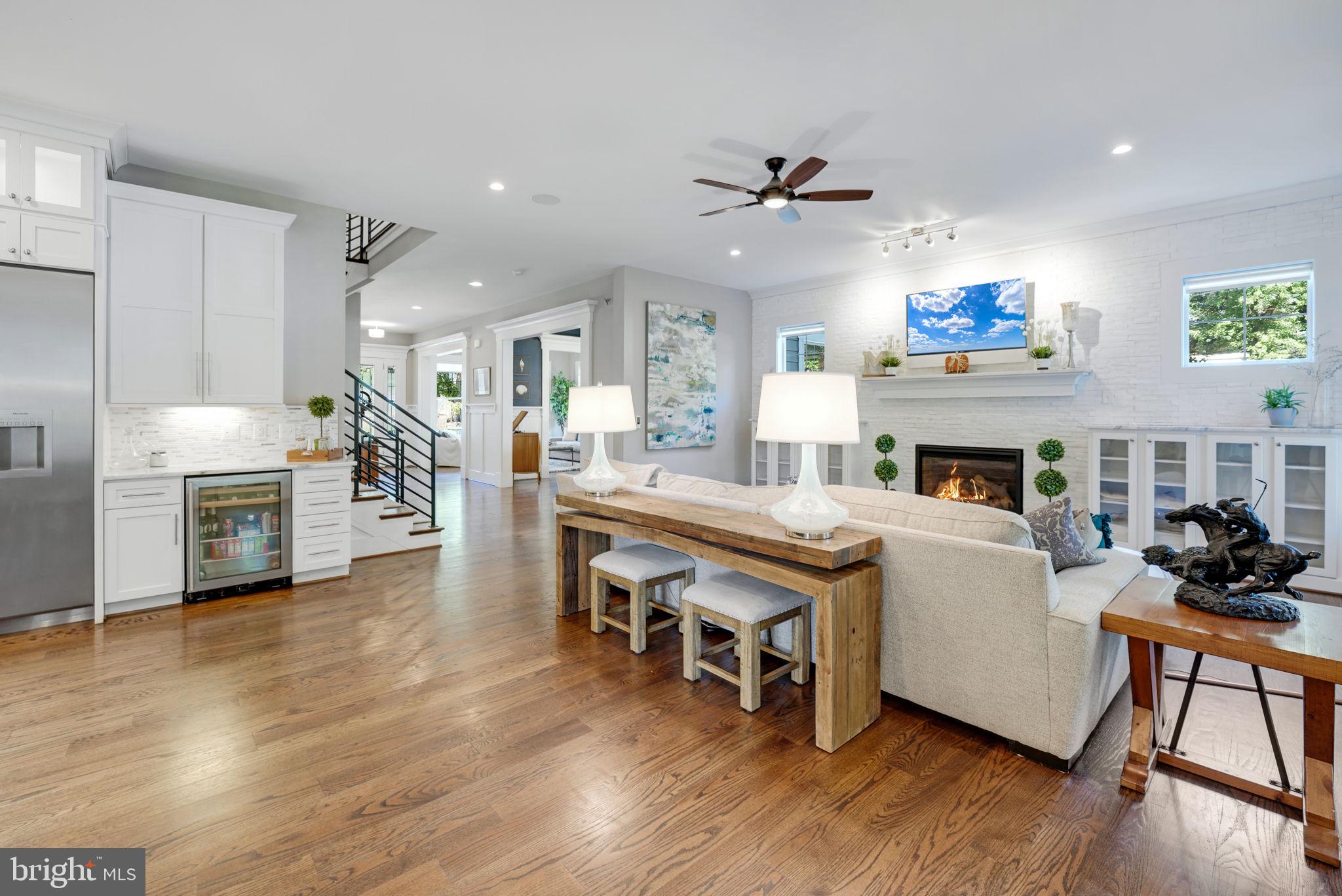 303 TAPAWINGO ROAD SE