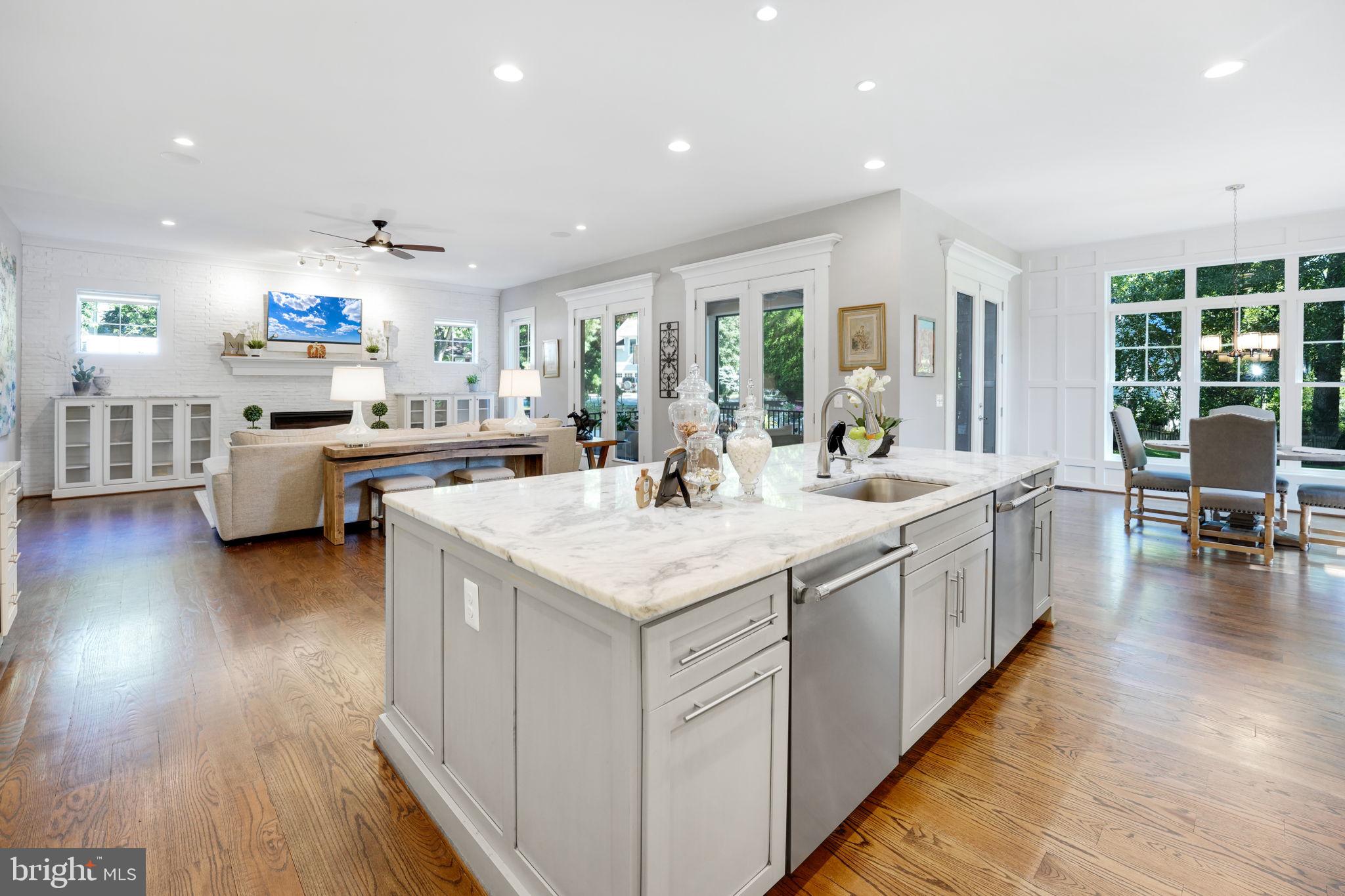 303 TAPAWINGO ROAD SE