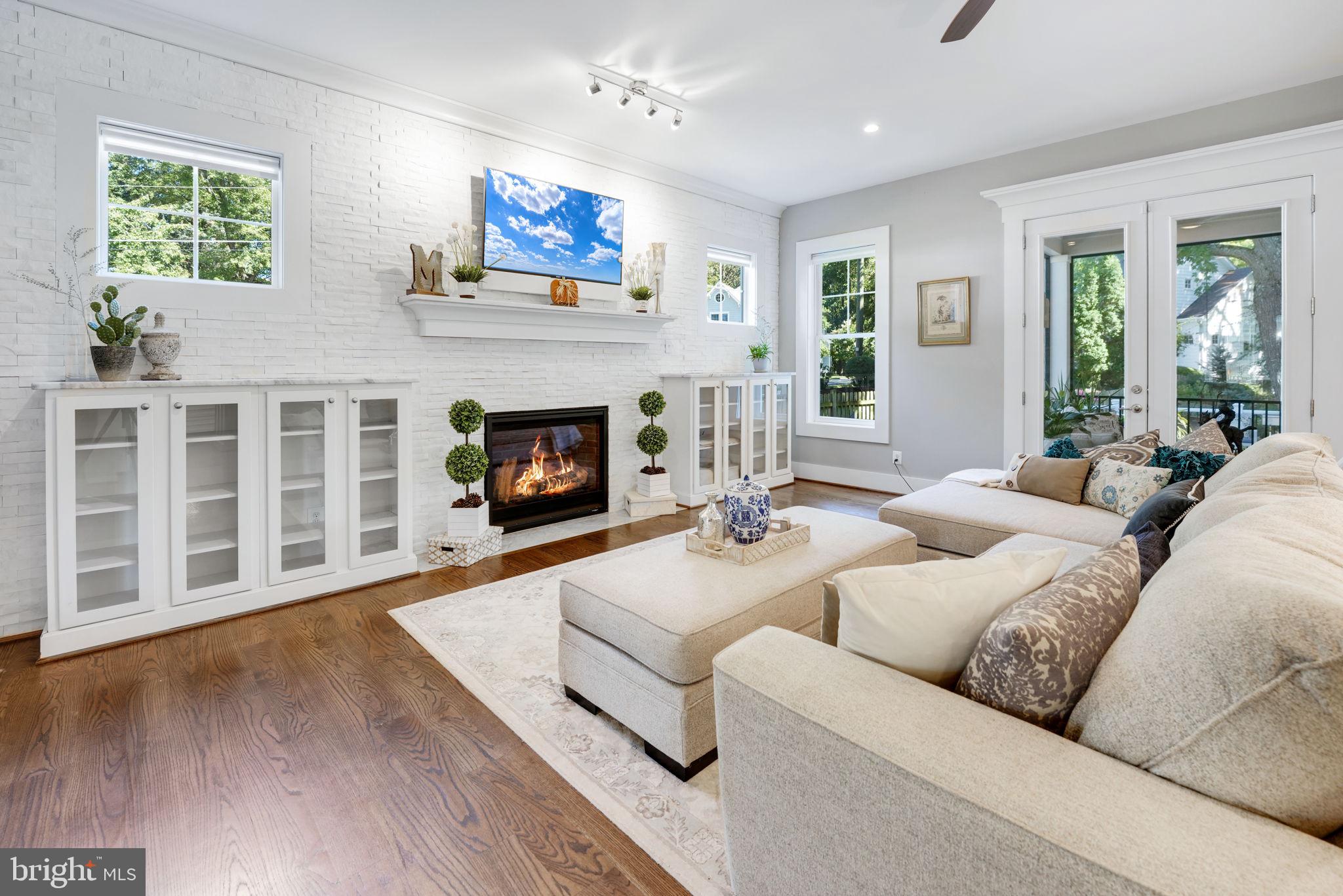 303 TAPAWINGO ROAD SE