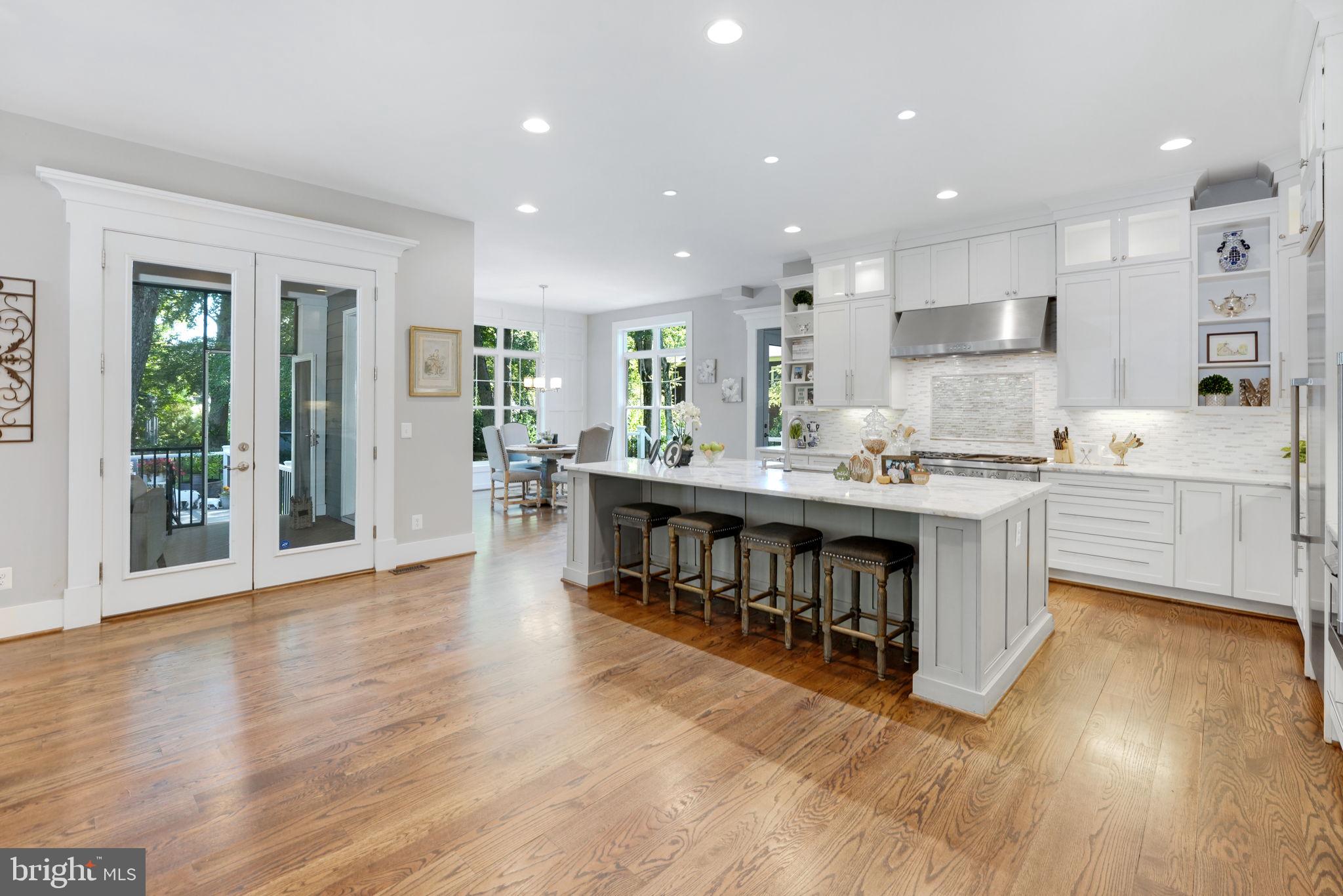 303 TAPAWINGO ROAD SE