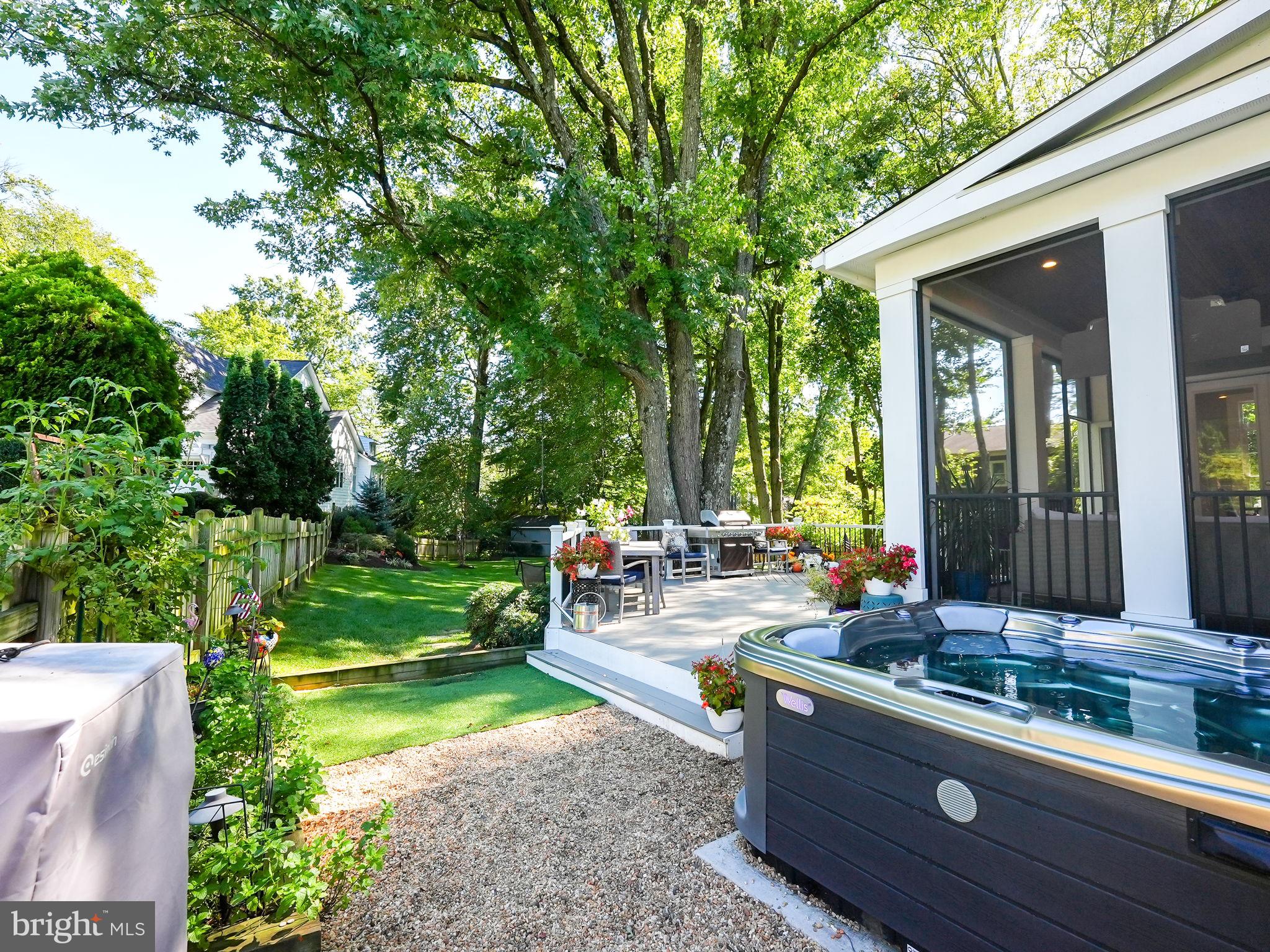 303 TAPAWINGO ROAD SE