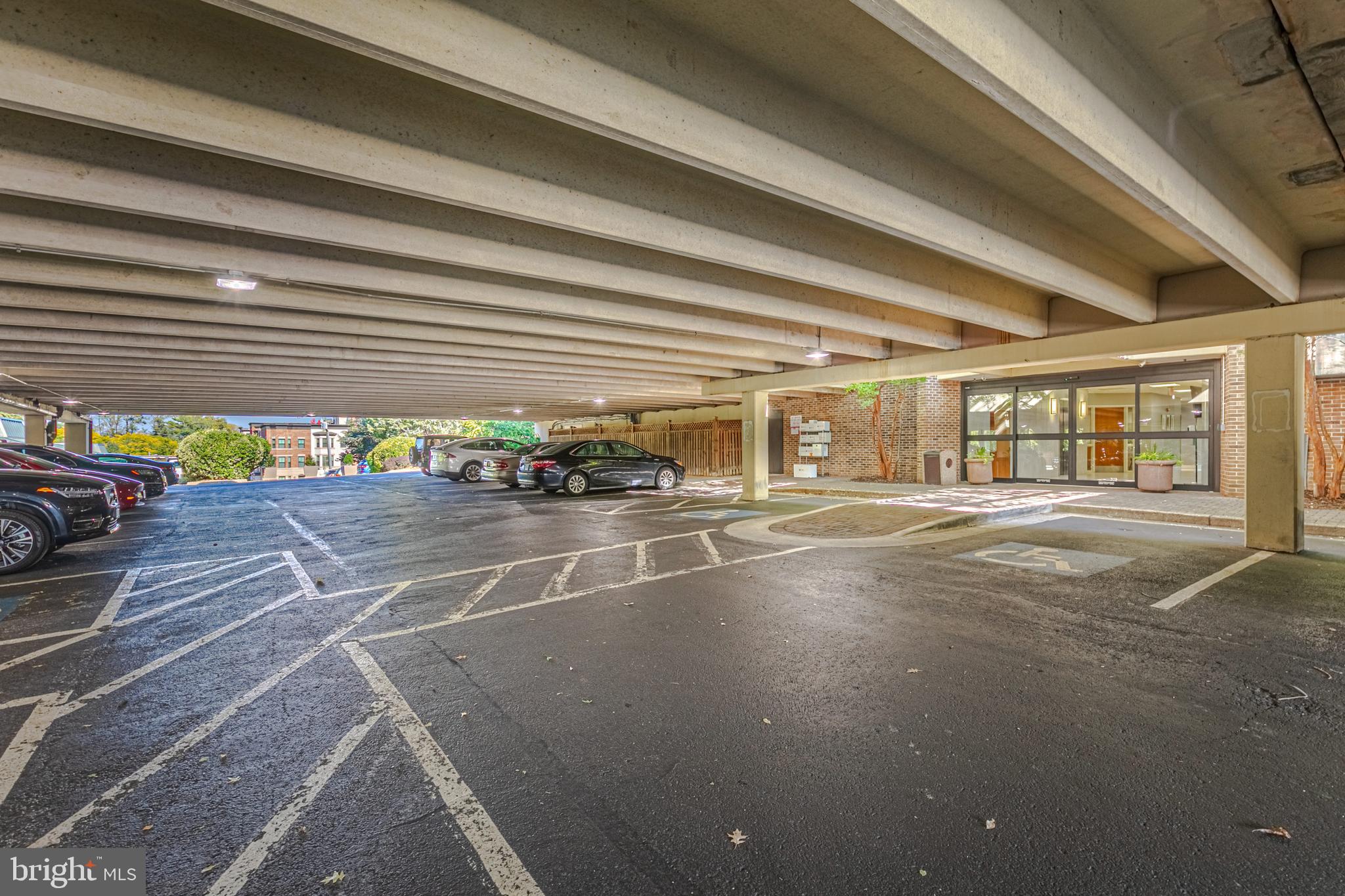 301 Maple AVENUE W Unit: 430