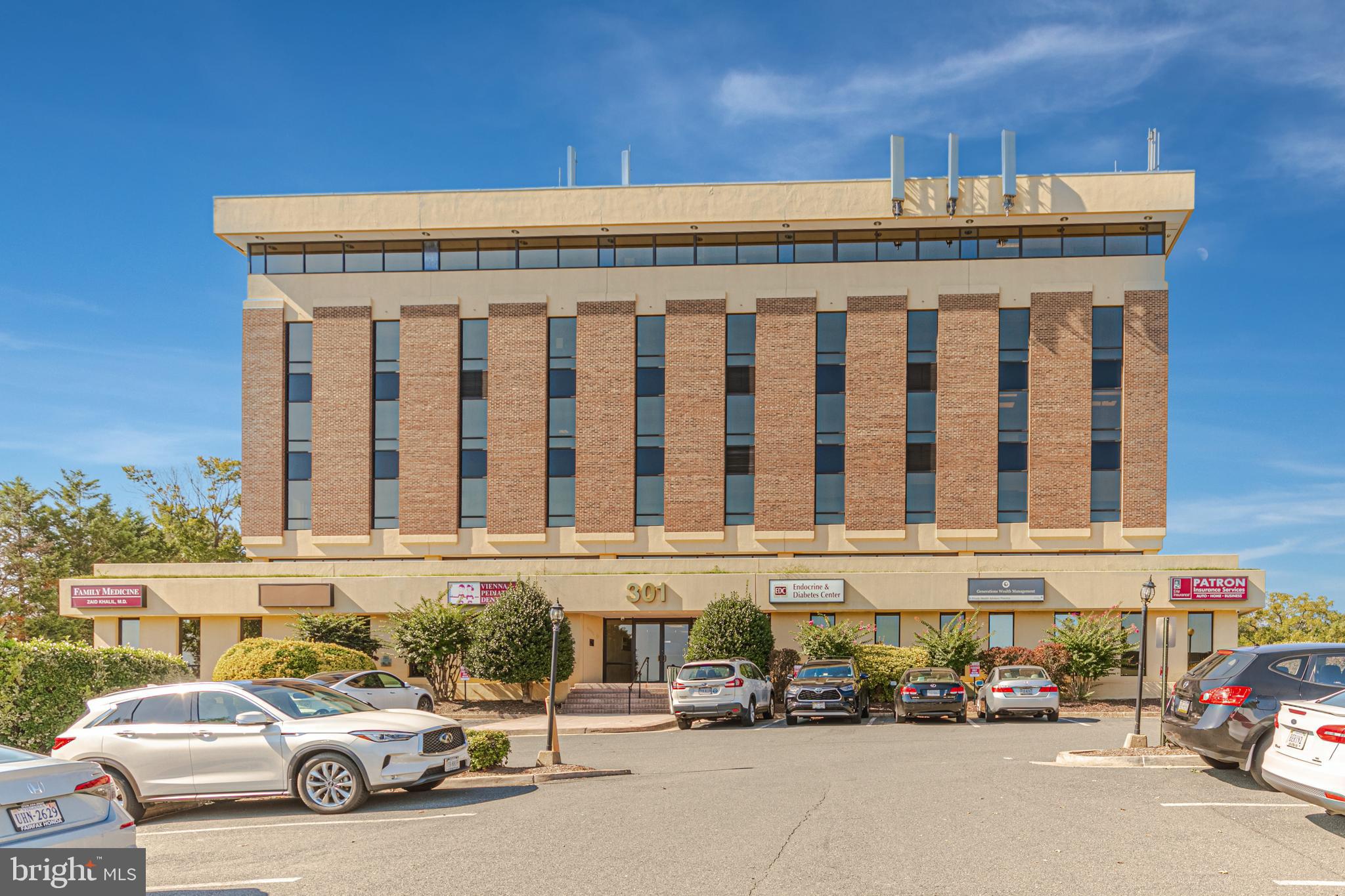 301 Maple AVENUE W Unit: 430