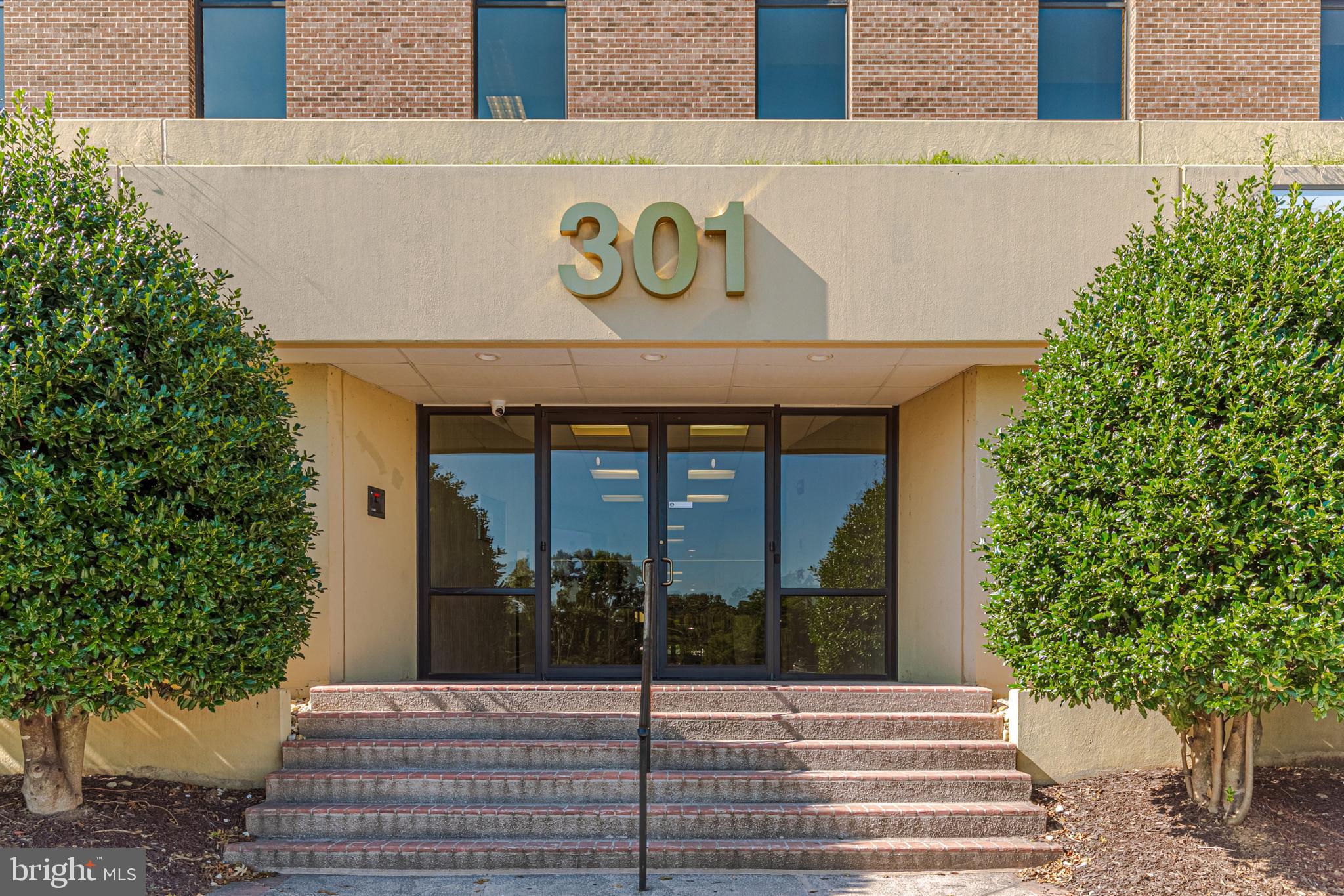 301 Maple AVENUE W Unit: 430