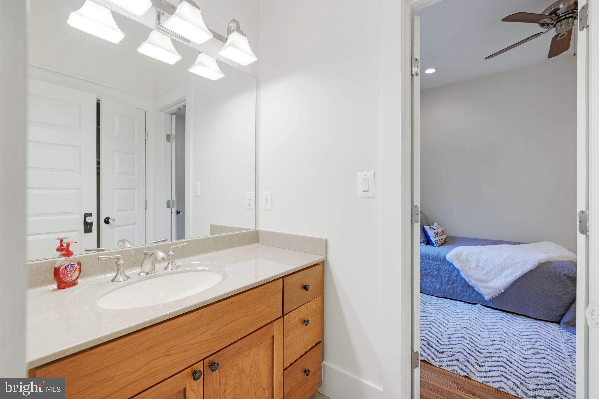 5 Charles Cir SW