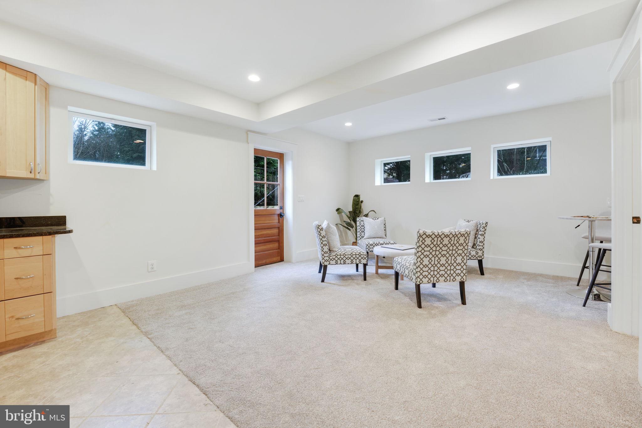 5 Charles Cir SW