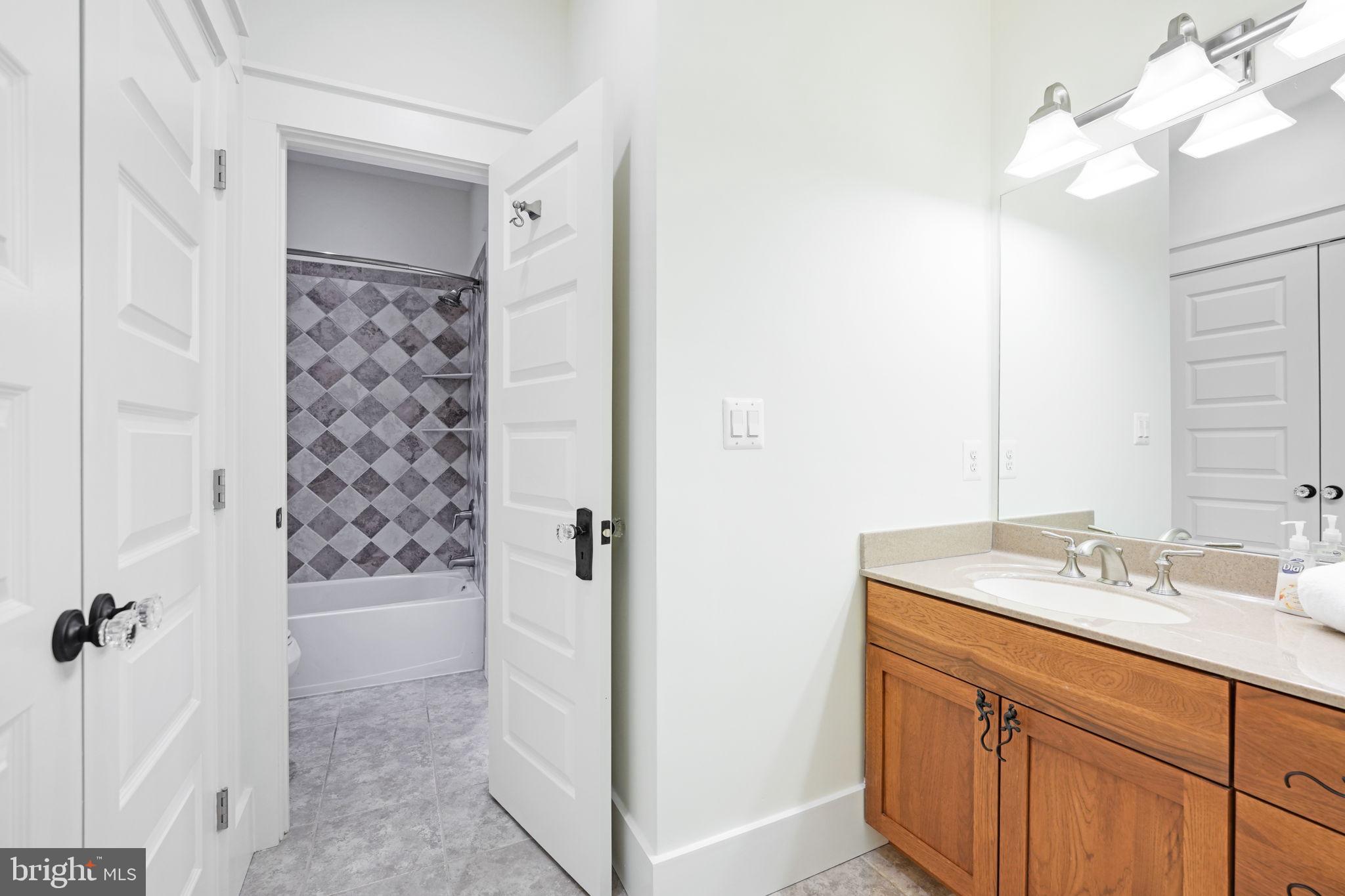 5 Charles Cir SW