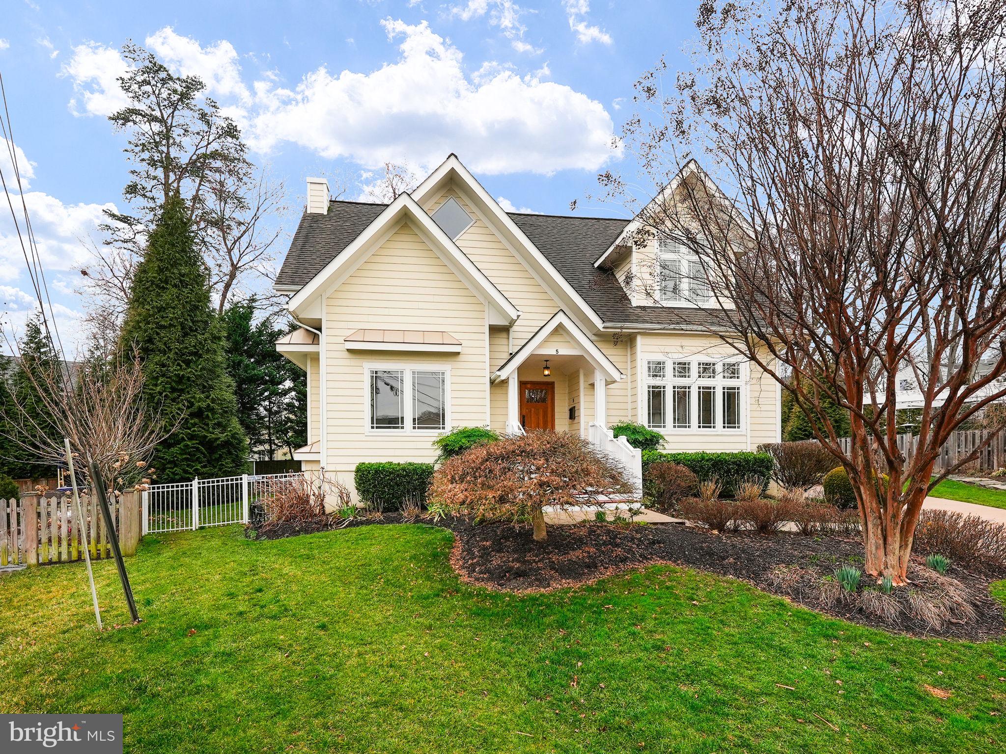 5 Charles Cir SW