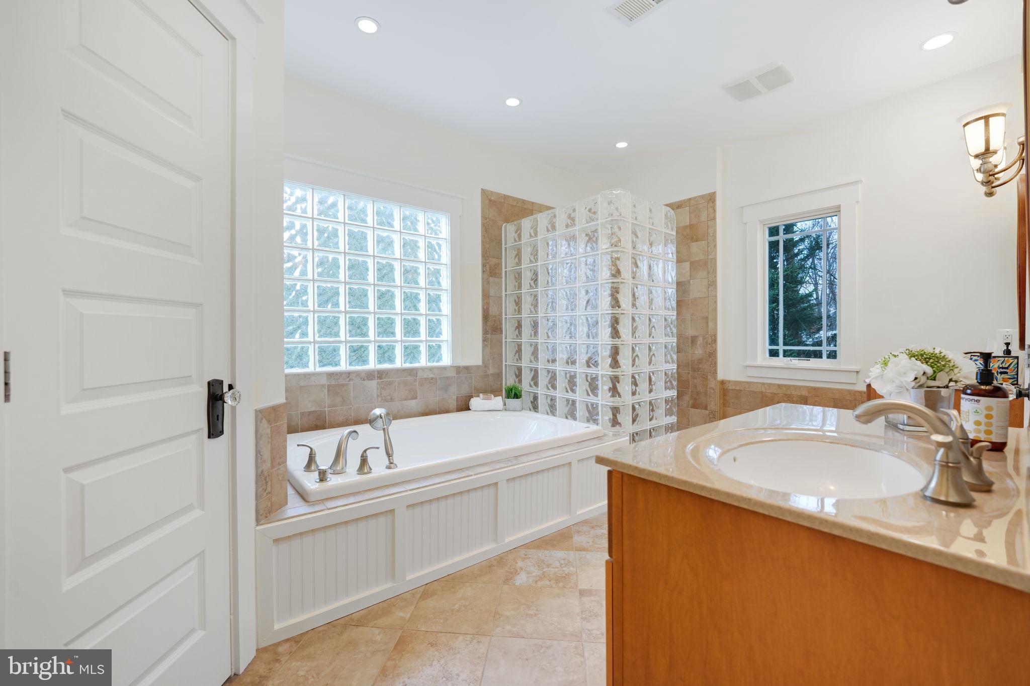 5 Charles Cir SW