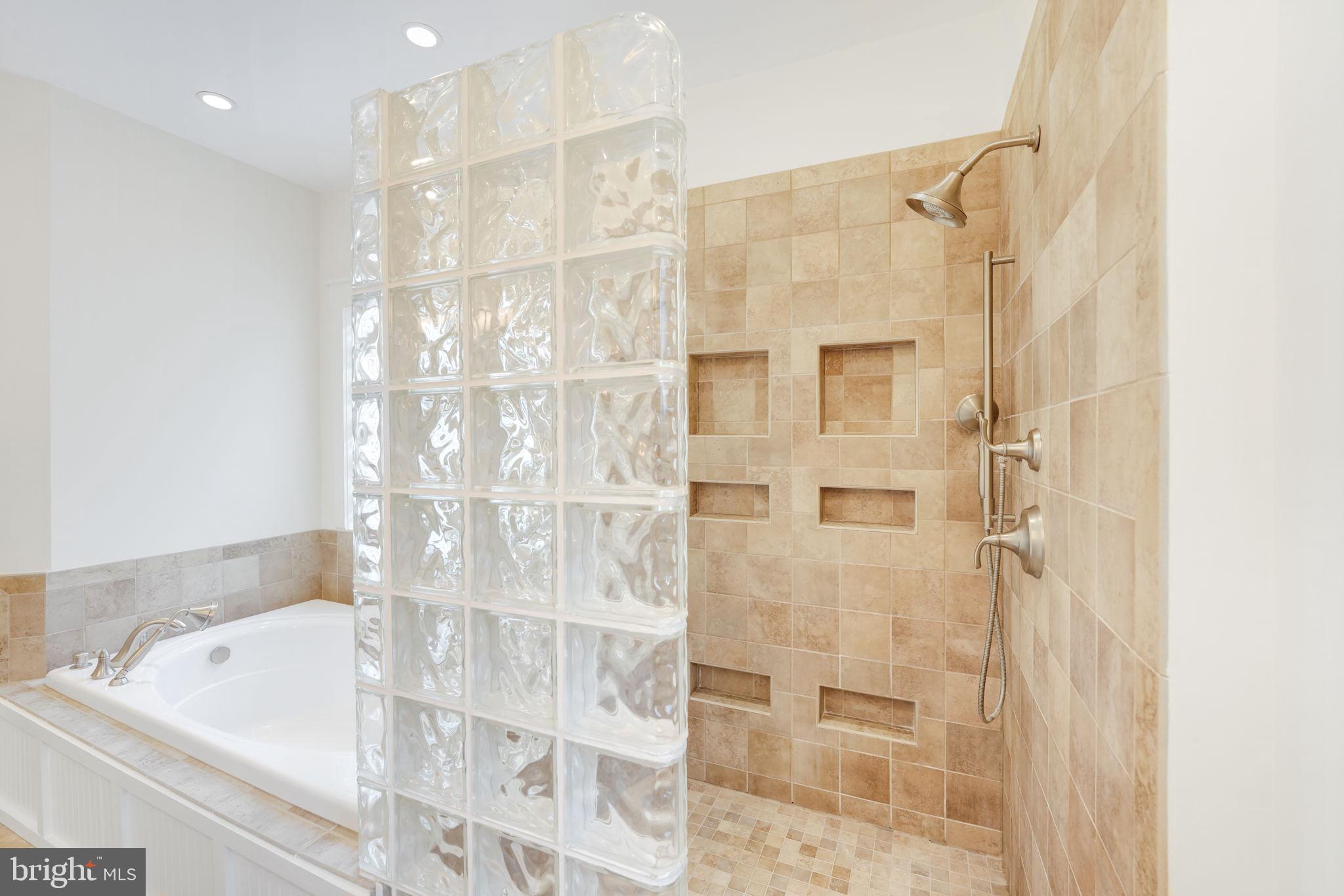 5 Charles Cir SW