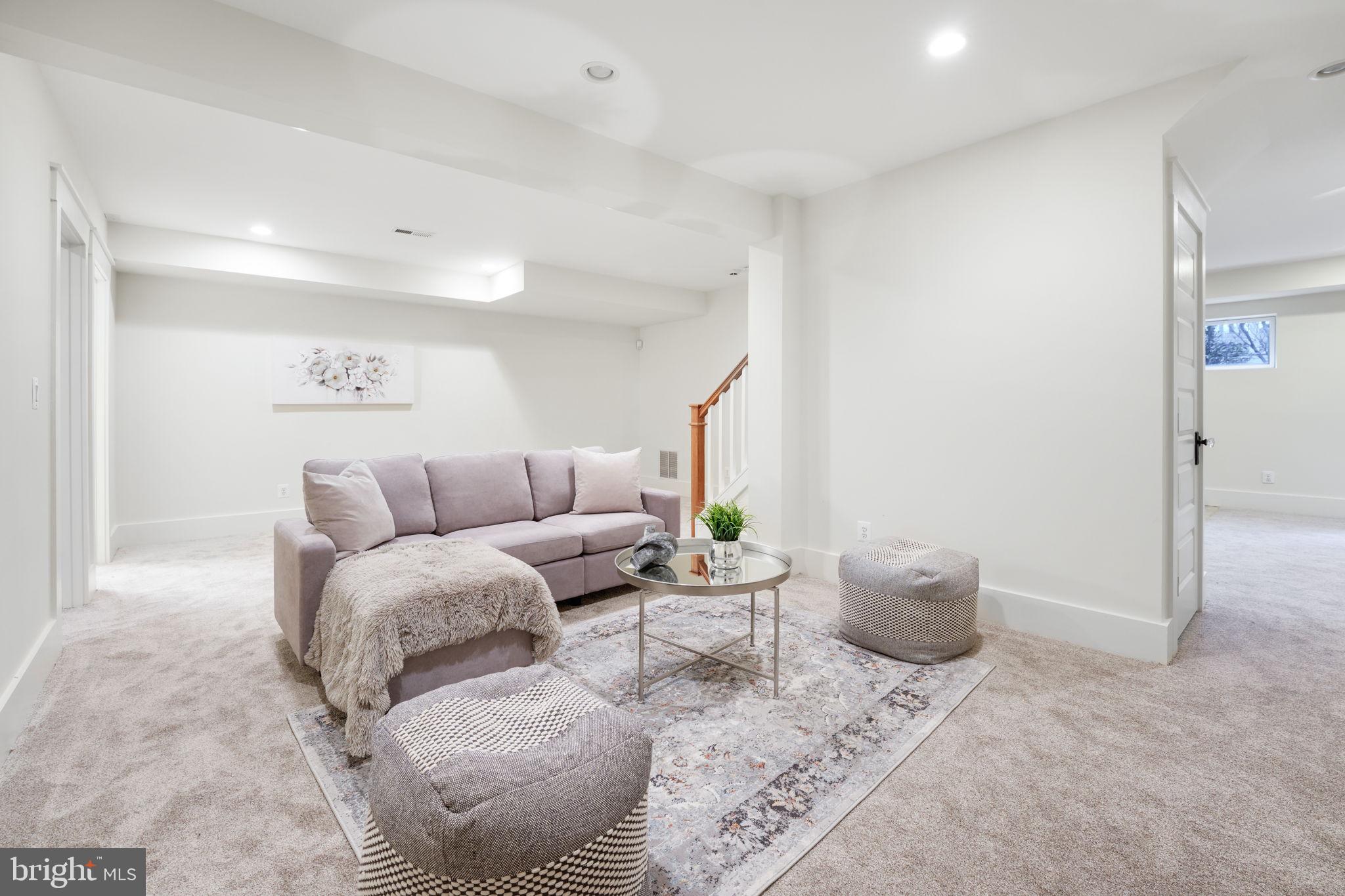 5 Charles Cir SW