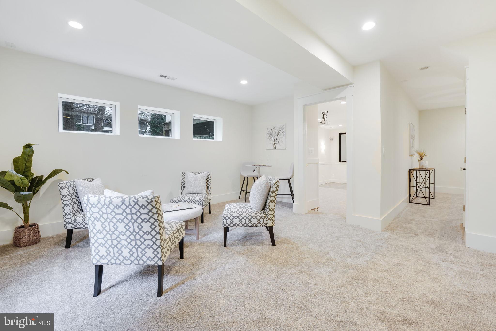 5 Charles Cir SW