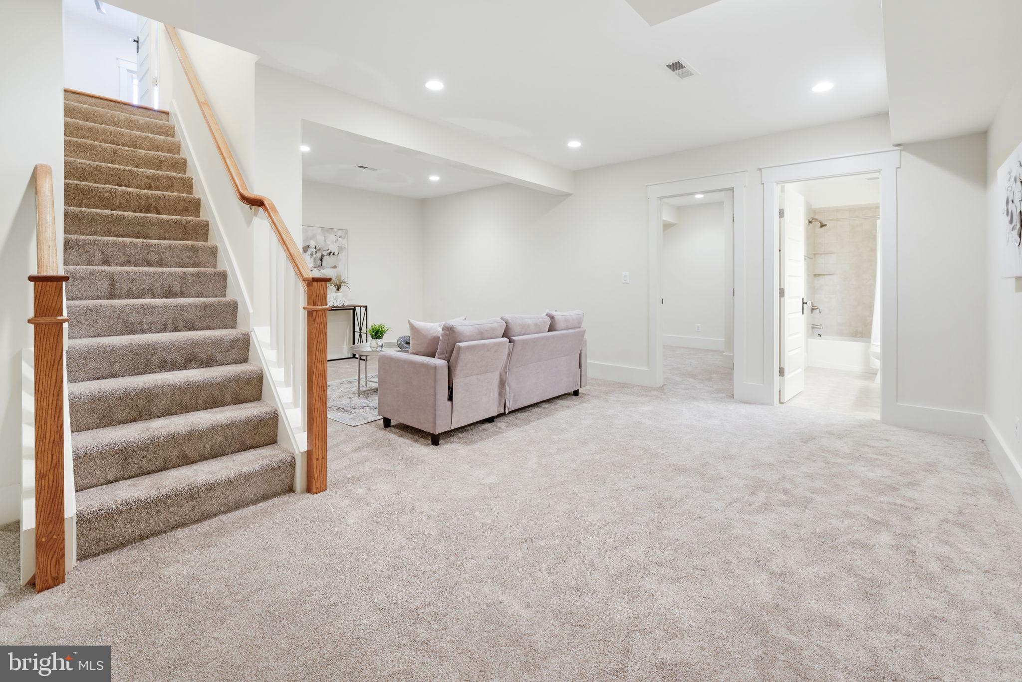5 Charles Cir SW
