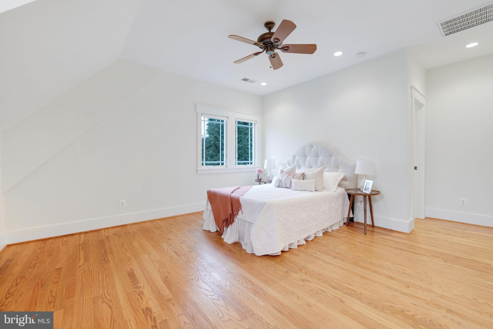 5 Charles Cir SW