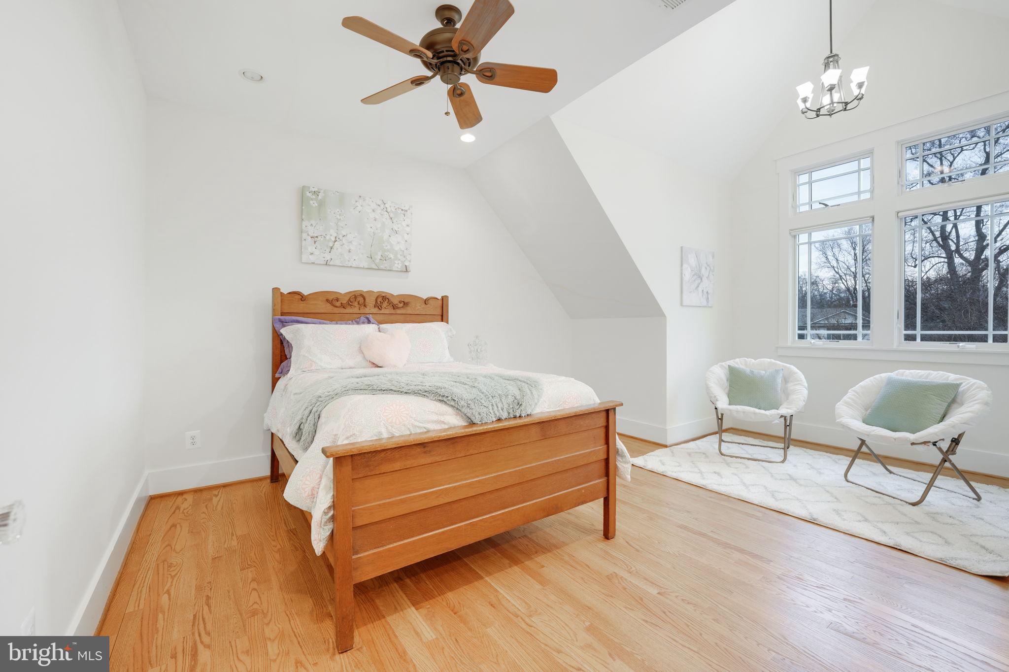 5 Charles Cir SW