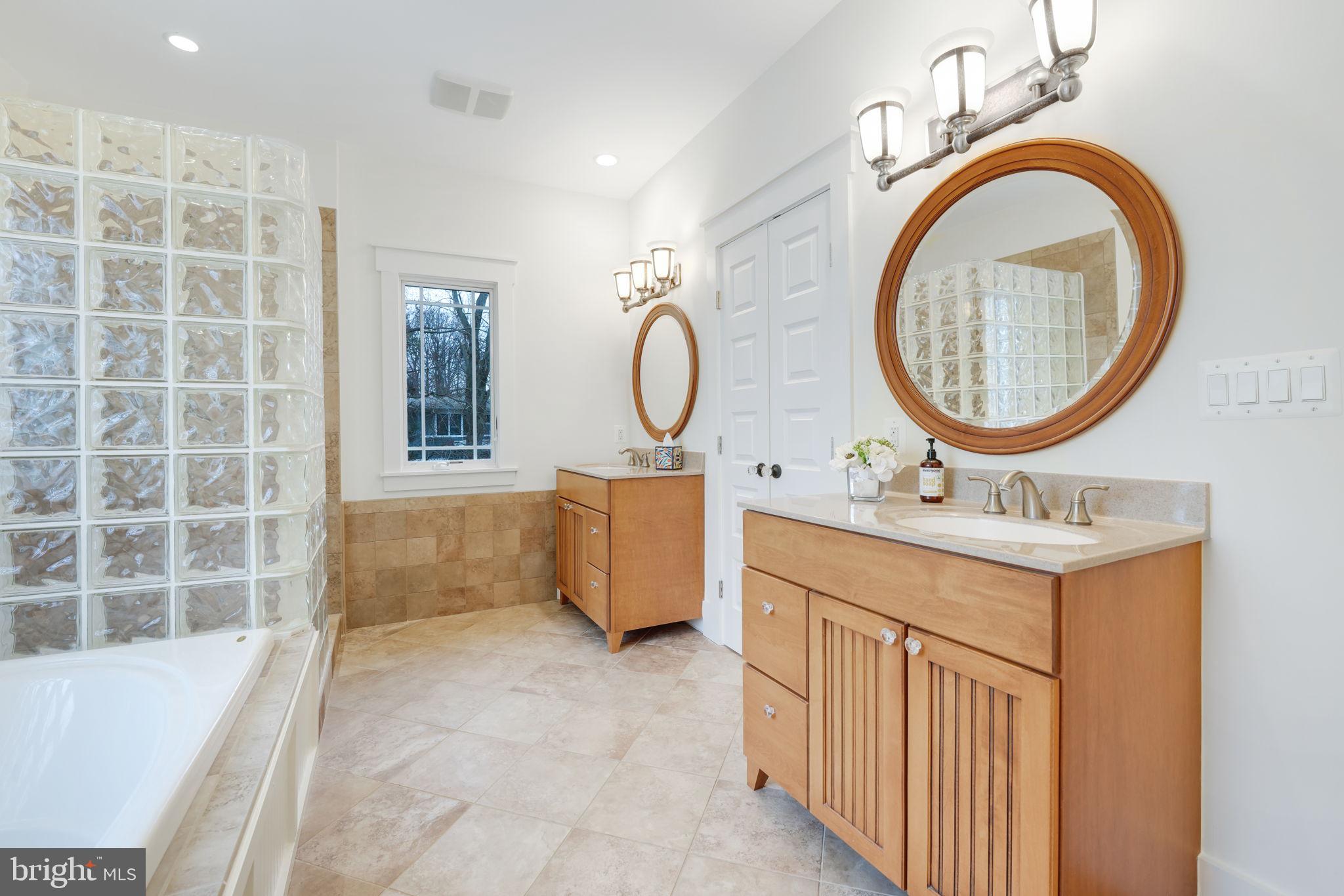 5 Charles Cir SW