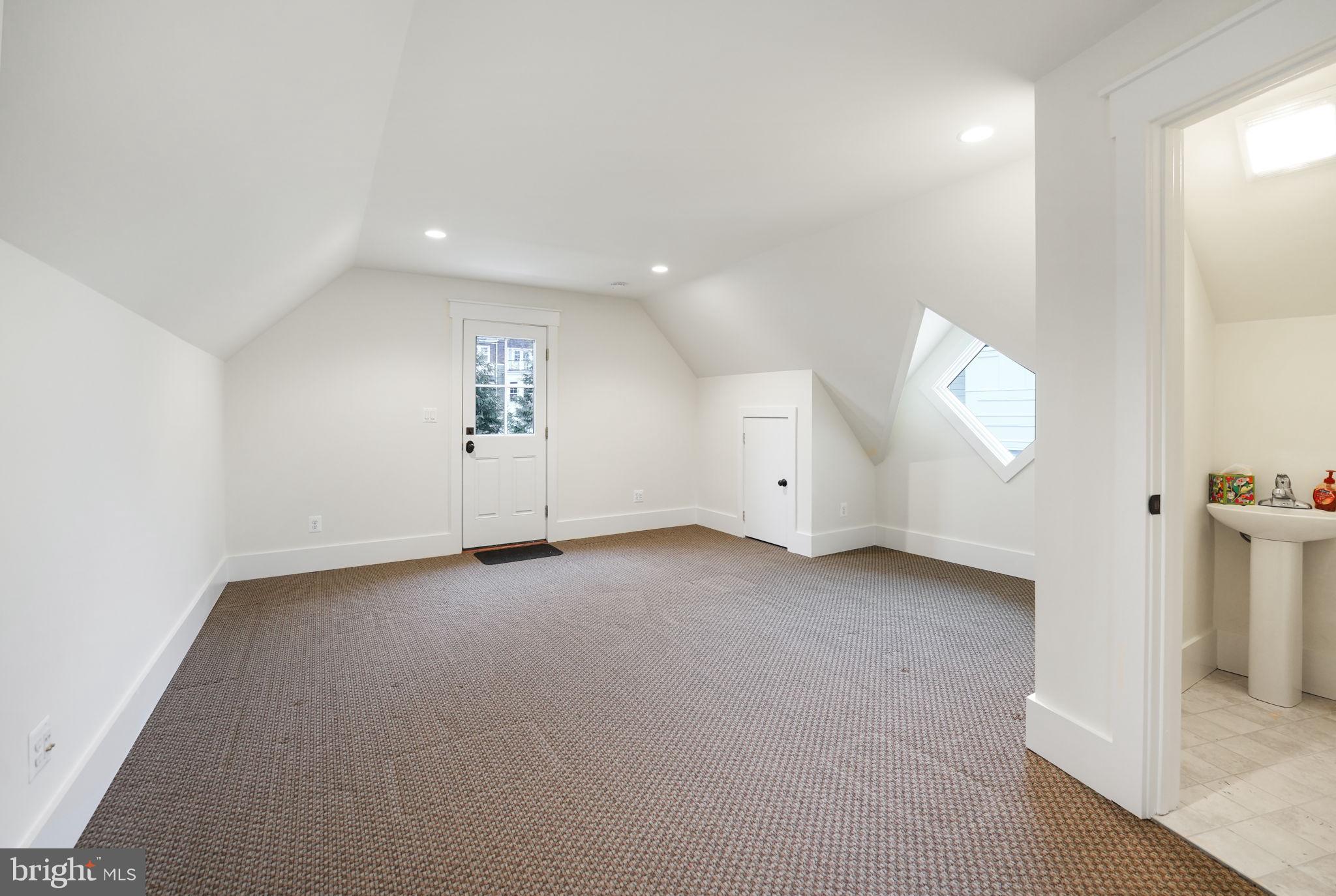 5 Charles Cir SW