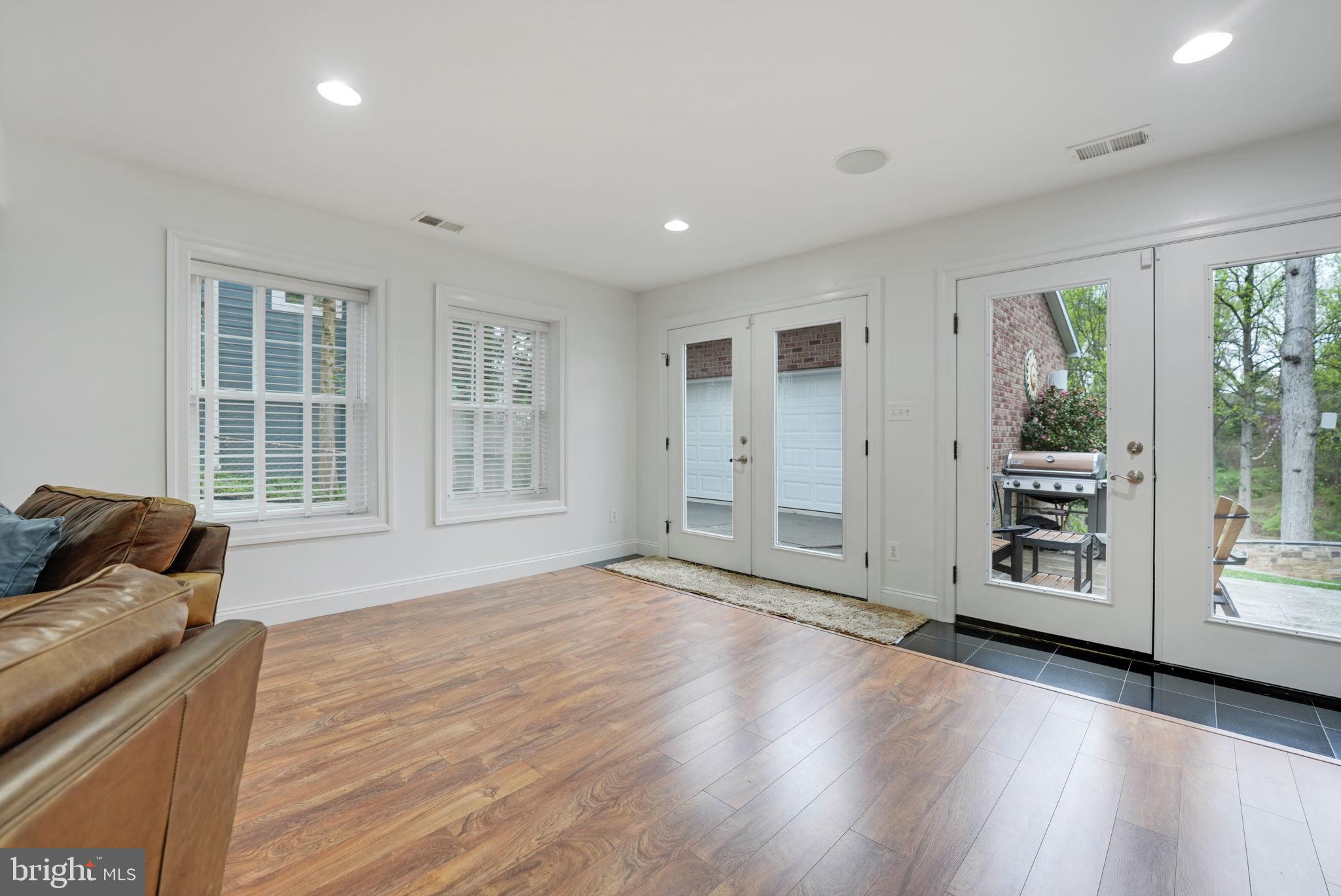 1215 Ross Dr SW