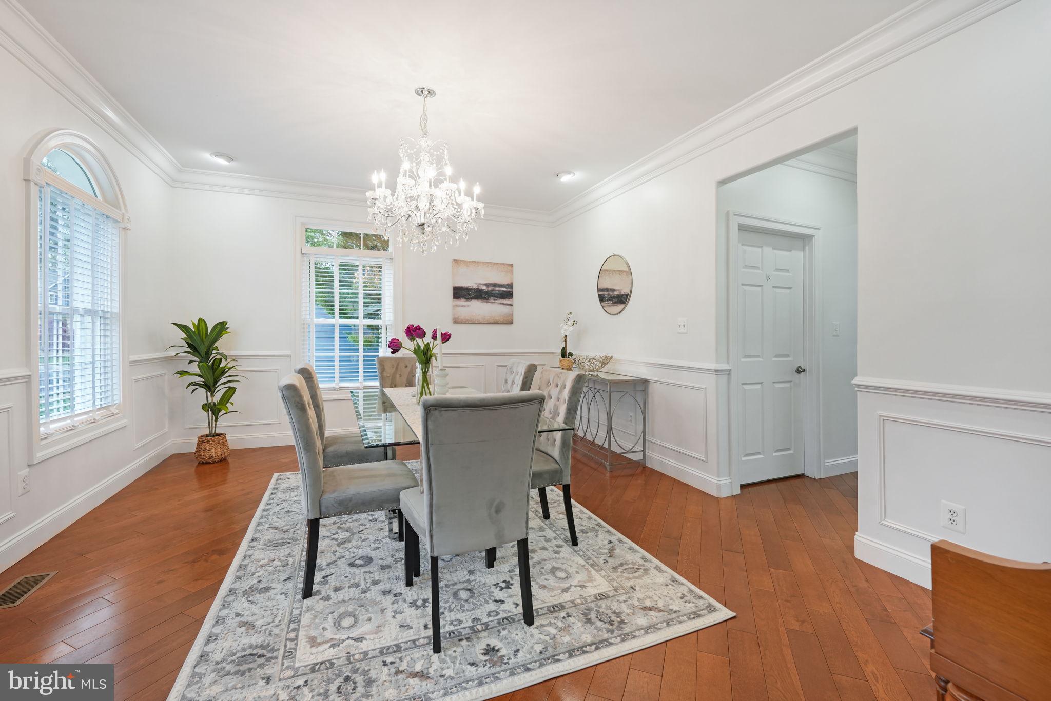 1215 Ross Dr SW