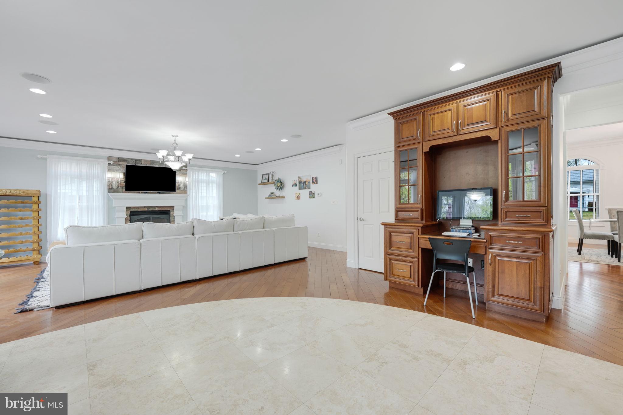 1215 Ross Dr SW