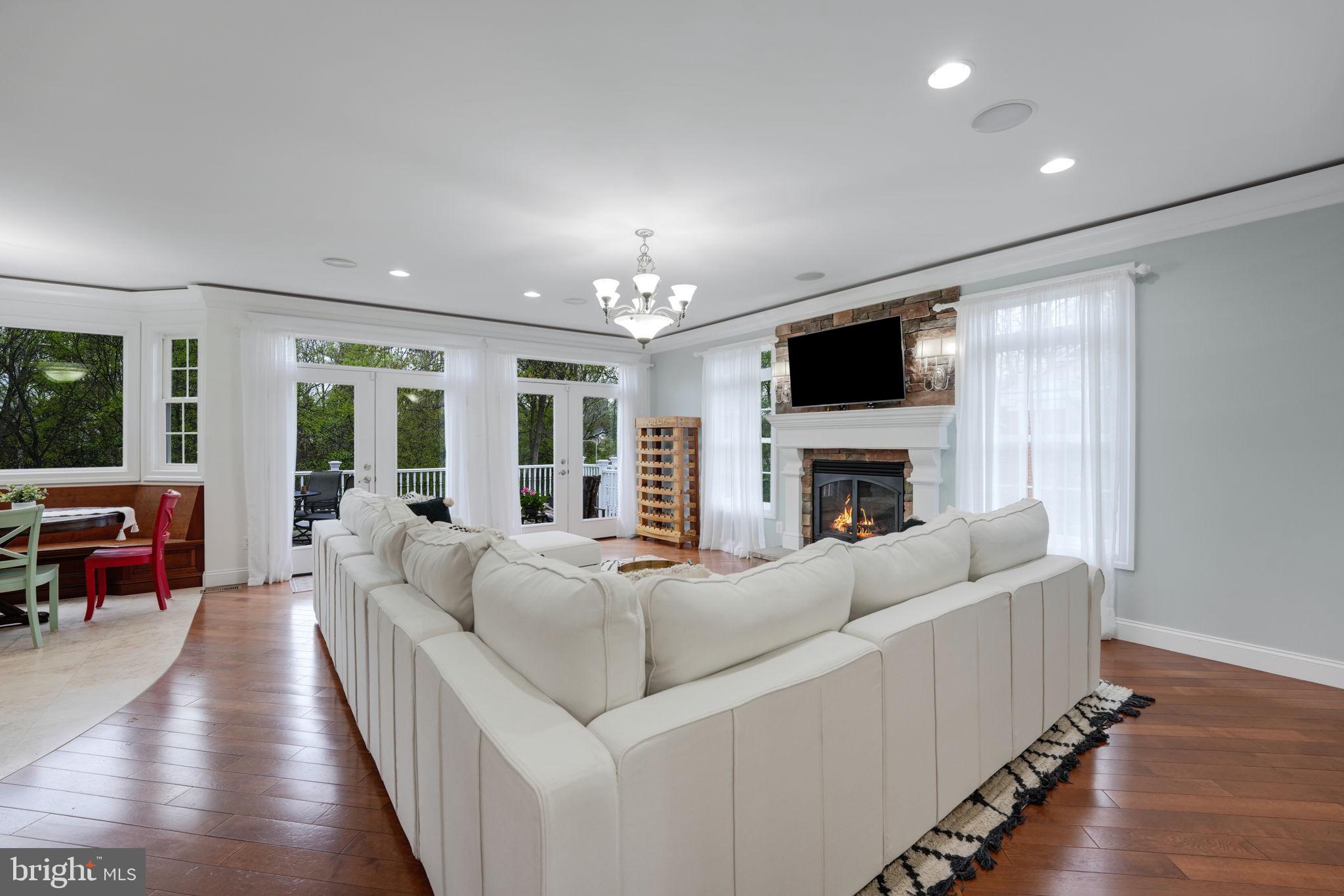 1215 Ross Dr SW