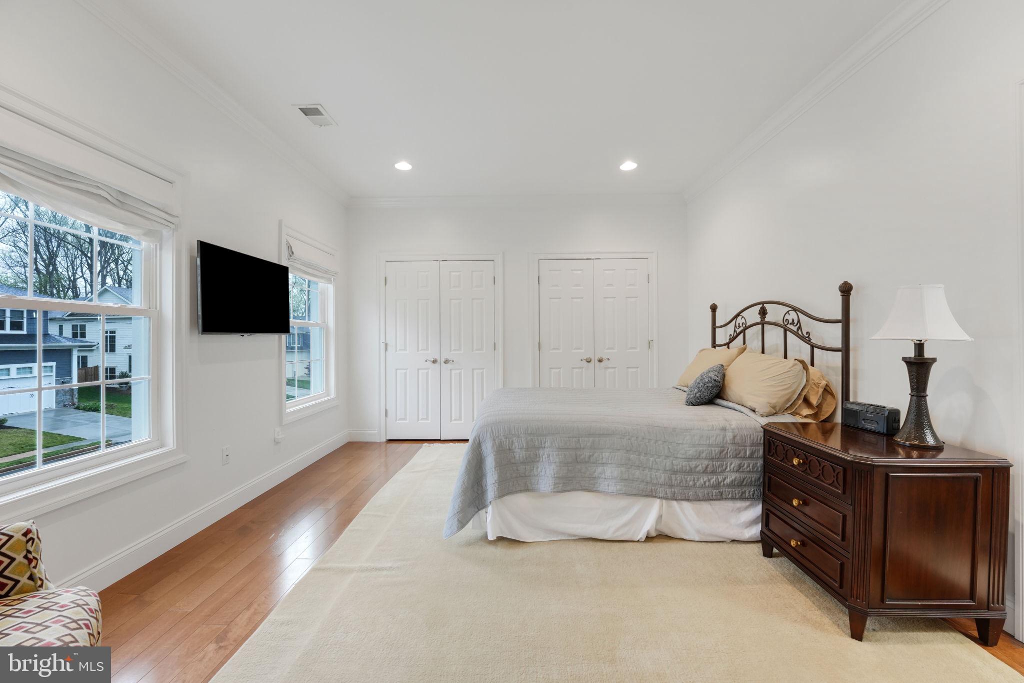 1215 Ross Dr SW