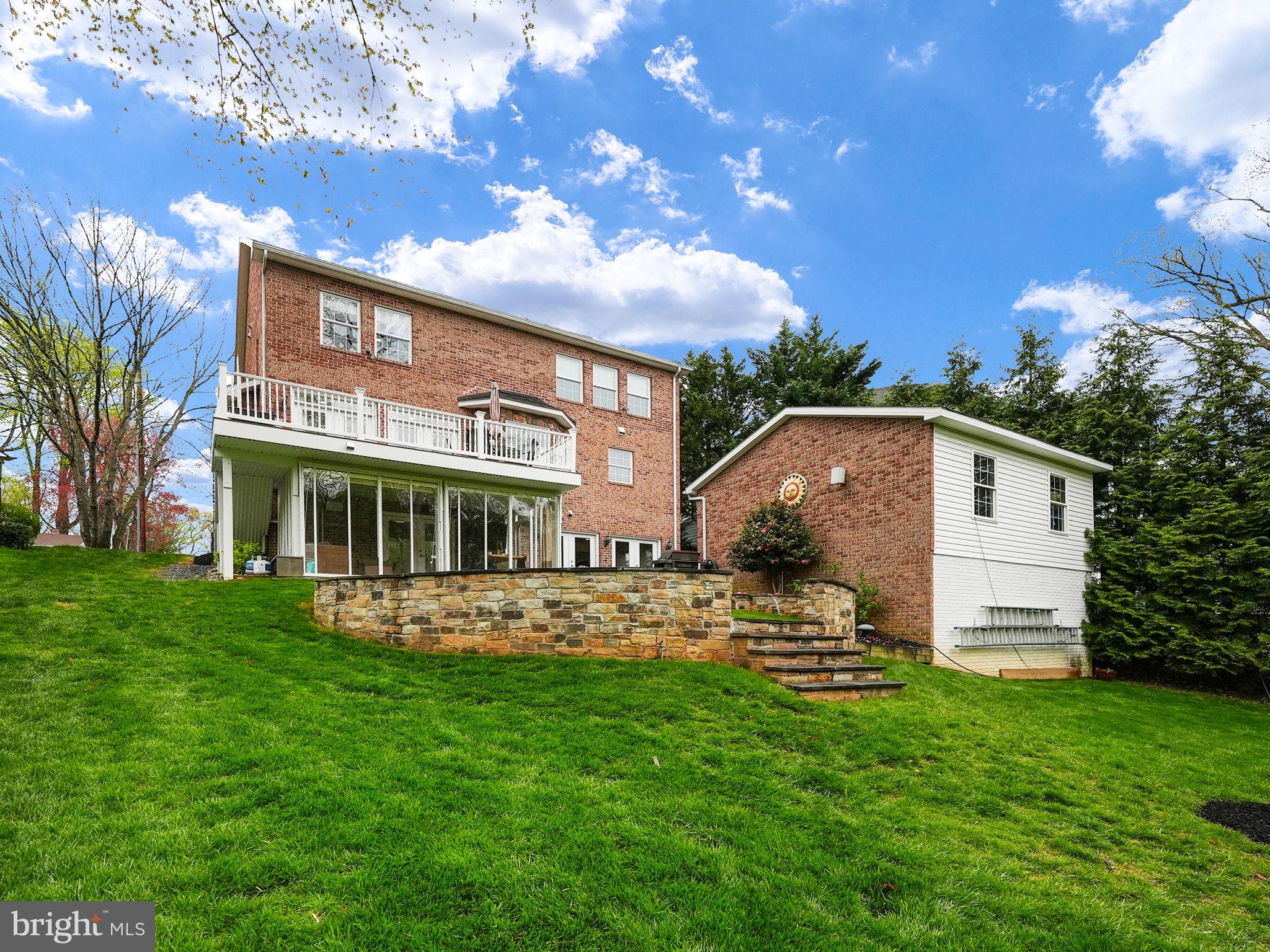 1215 Ross Dr SW