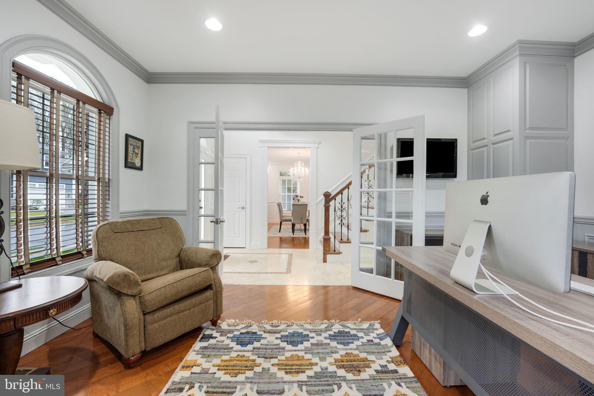 1215 Ross Dr SW