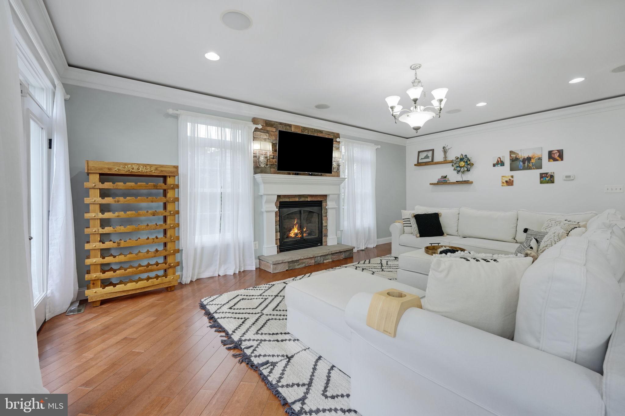 1215 Ross Dr SW