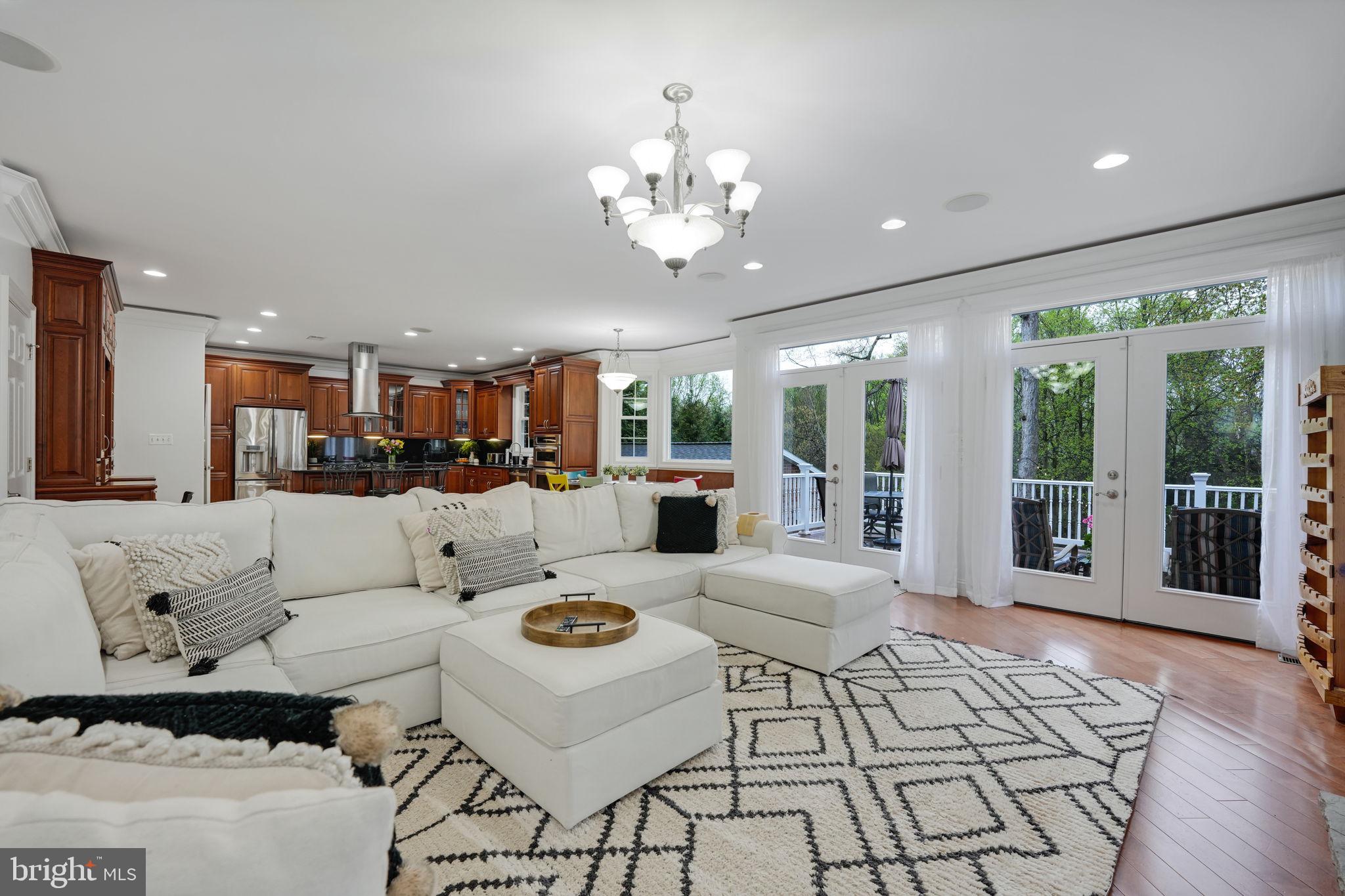 1215 Ross Dr SW