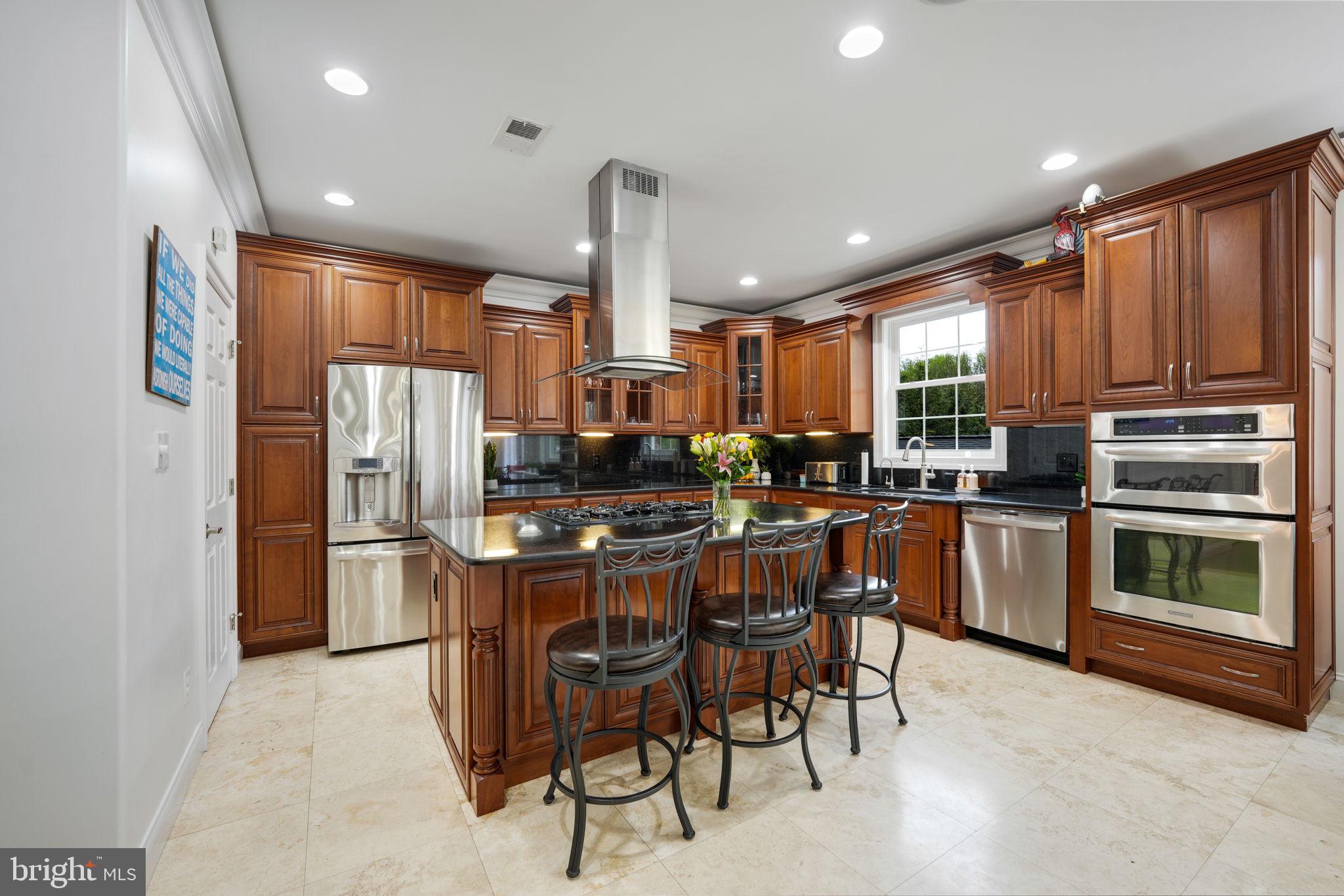1215 Ross Dr SW