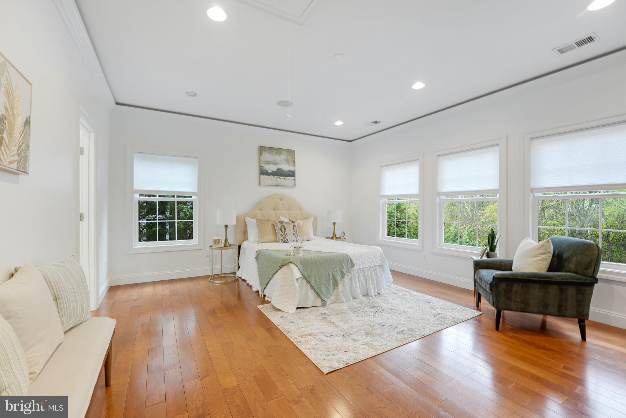 1215 Ross Dr SW