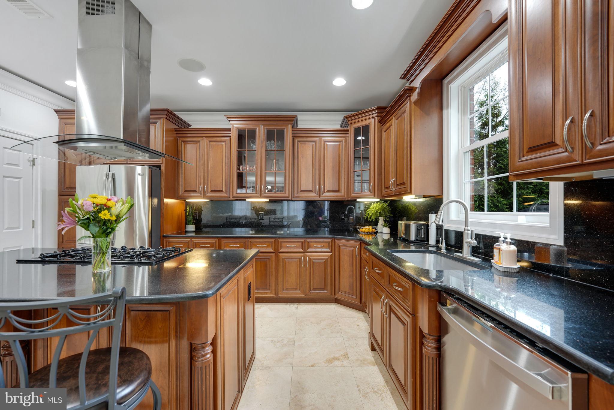 1215 Ross Dr SW