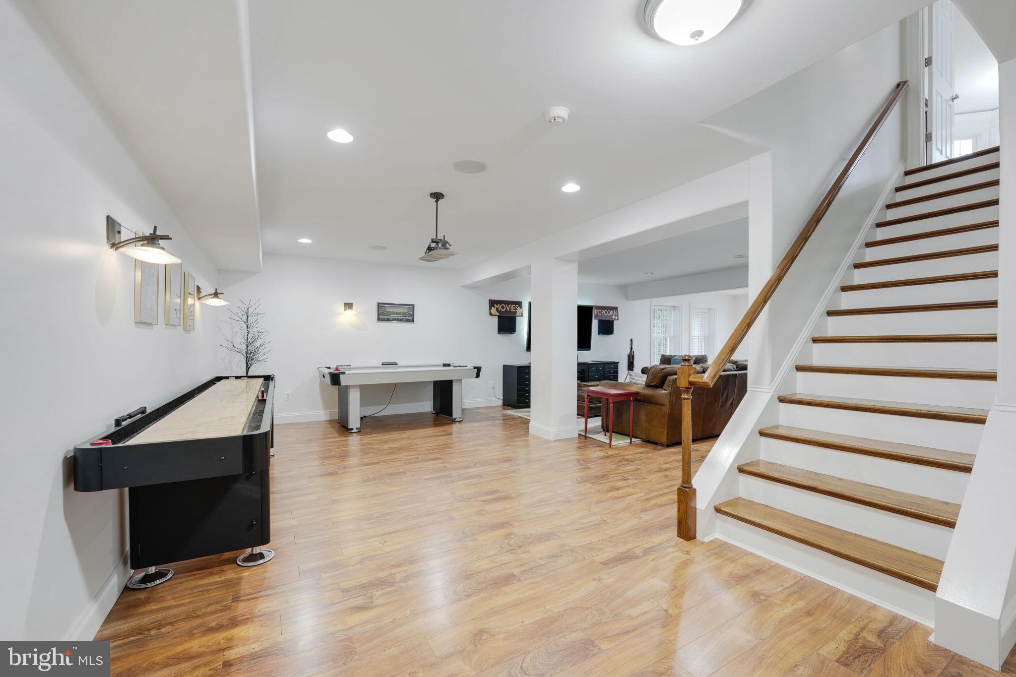 1215 Ross Dr SW