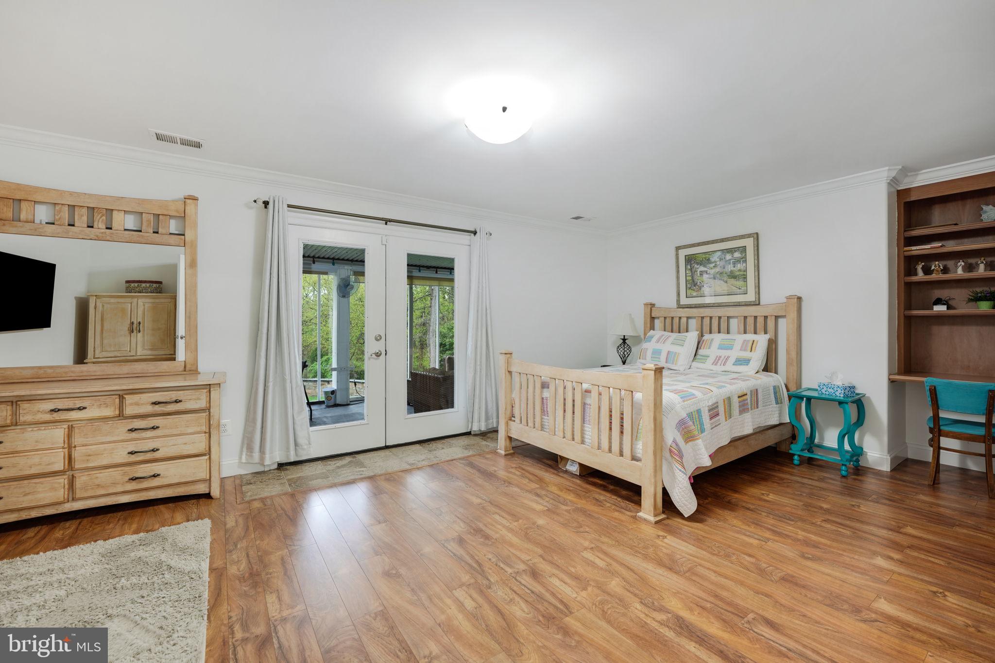1215 Ross Dr SW