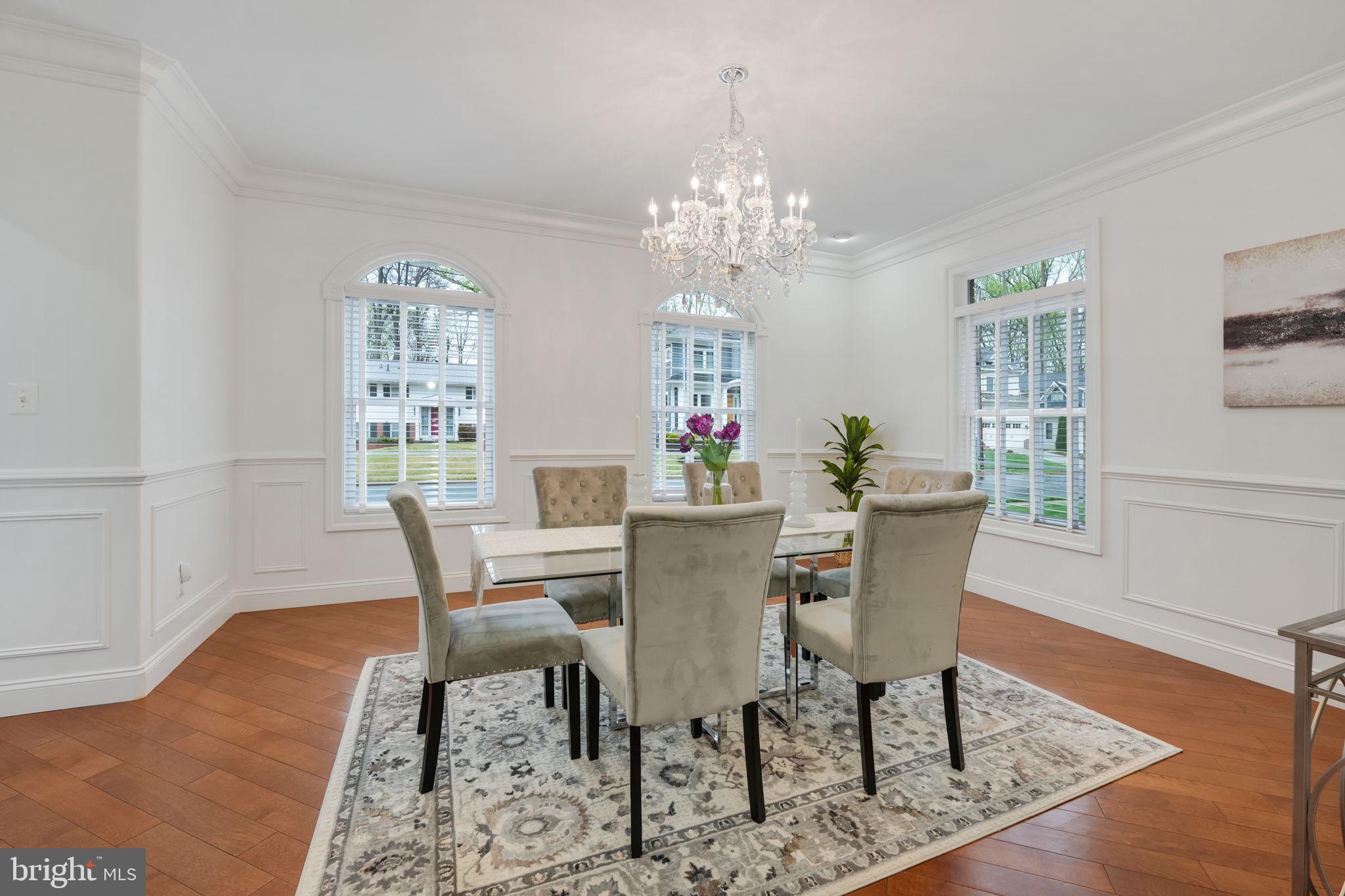 1215 Ross Dr SW