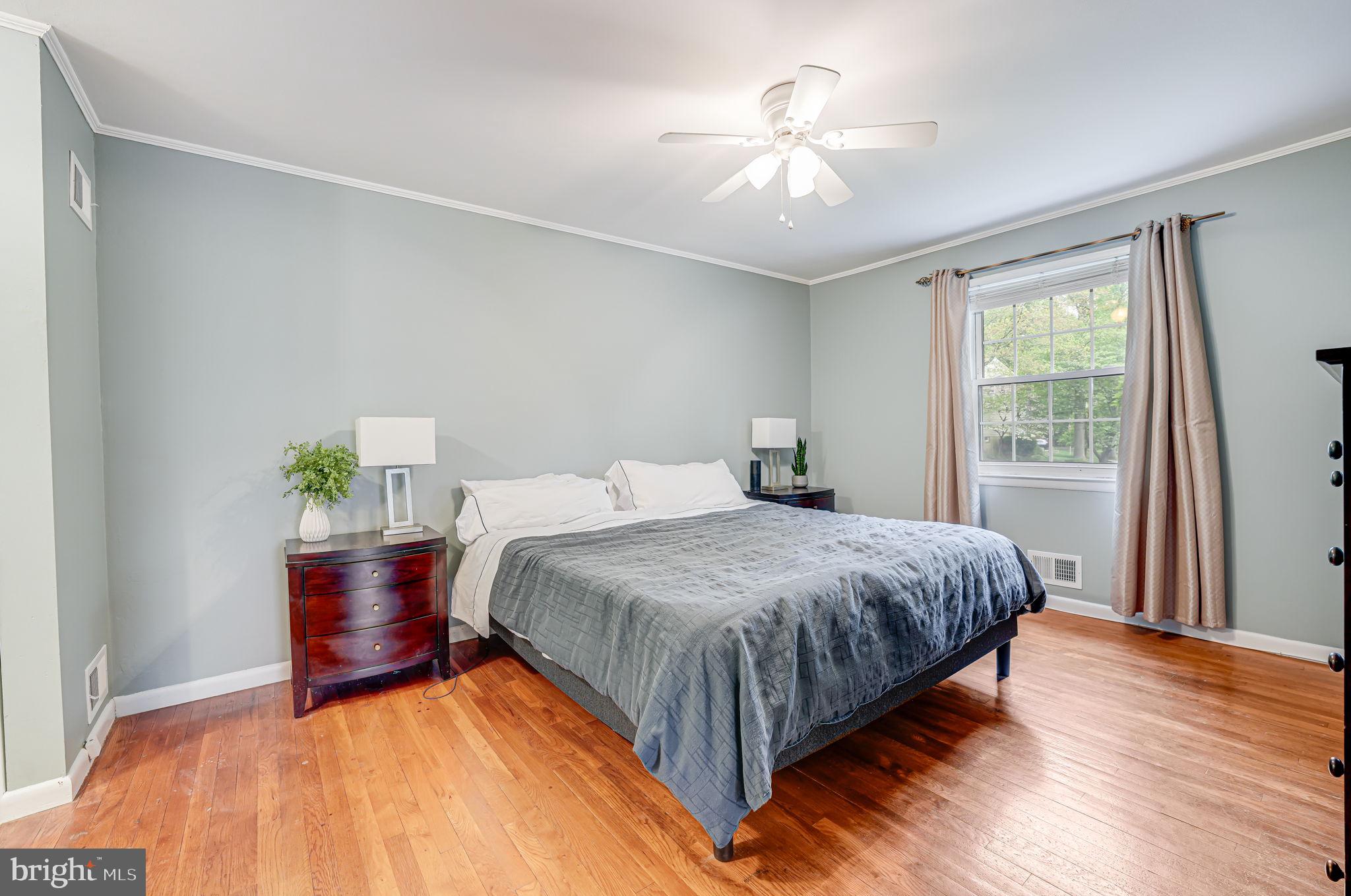 2221 Senseney Ln