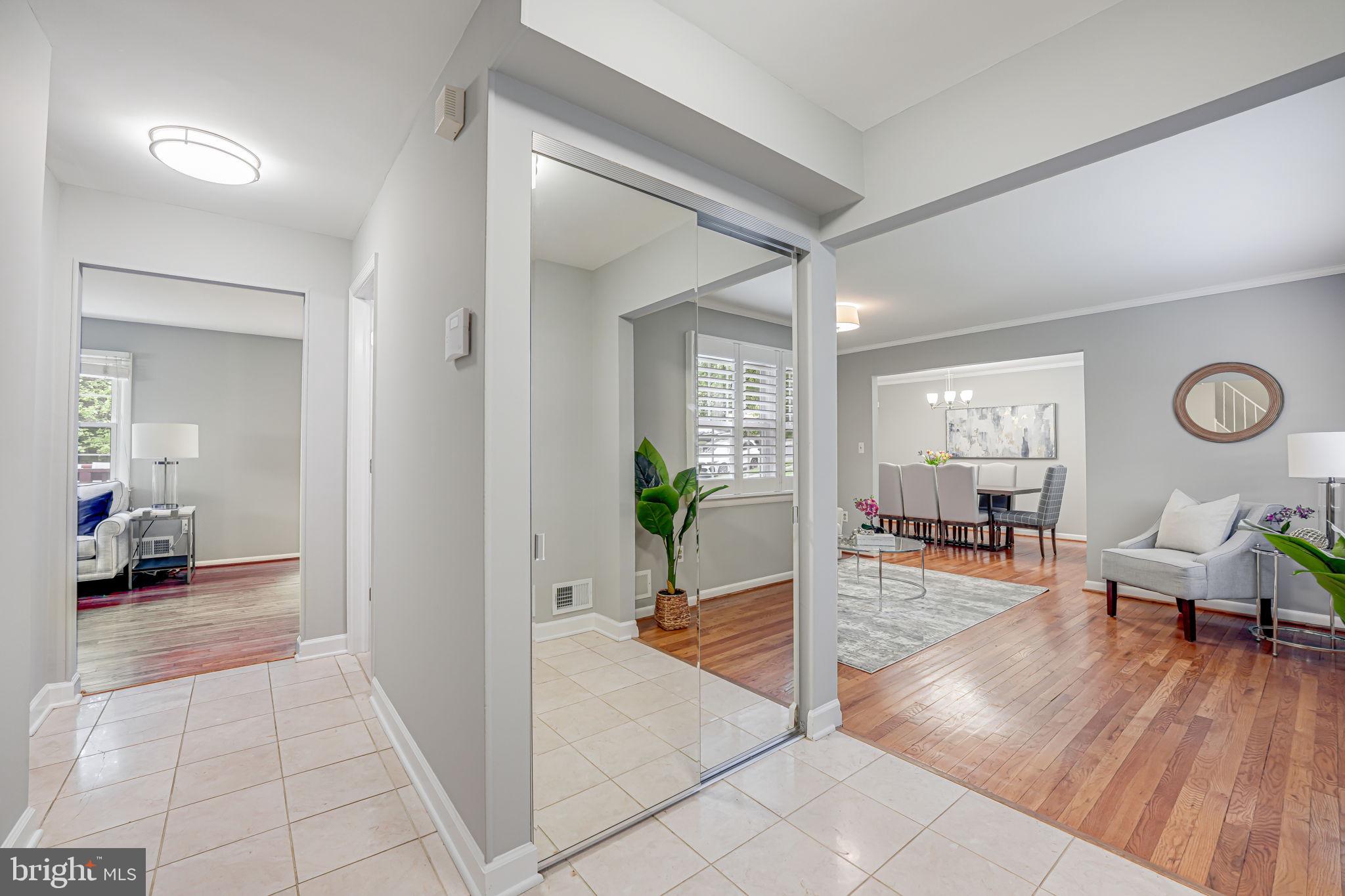 2221 Senseney Ln