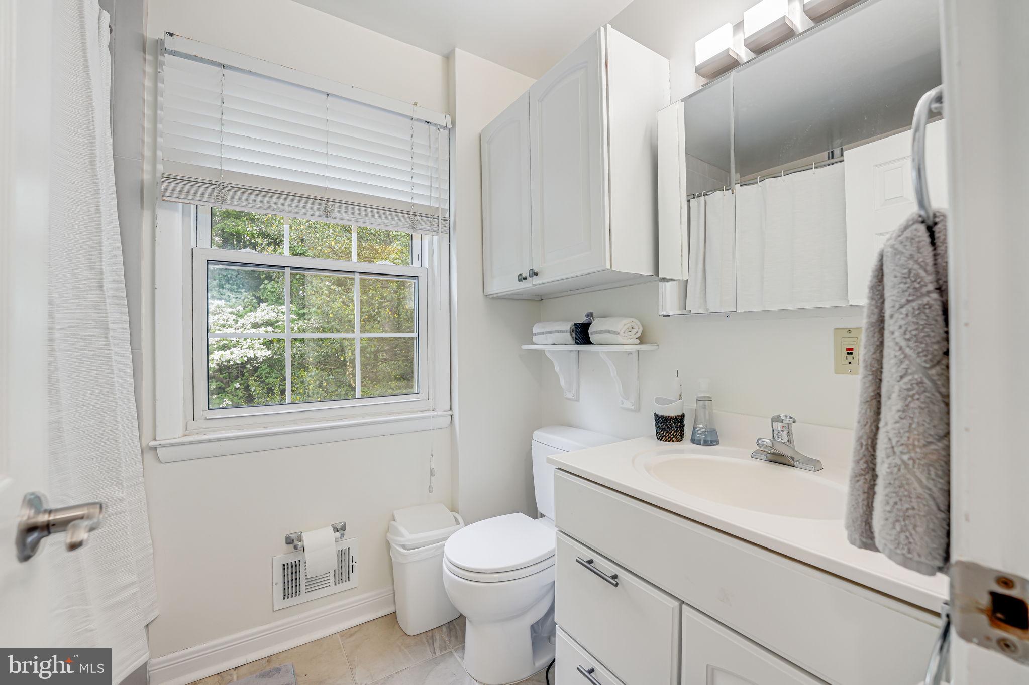 2221 Senseney Ln