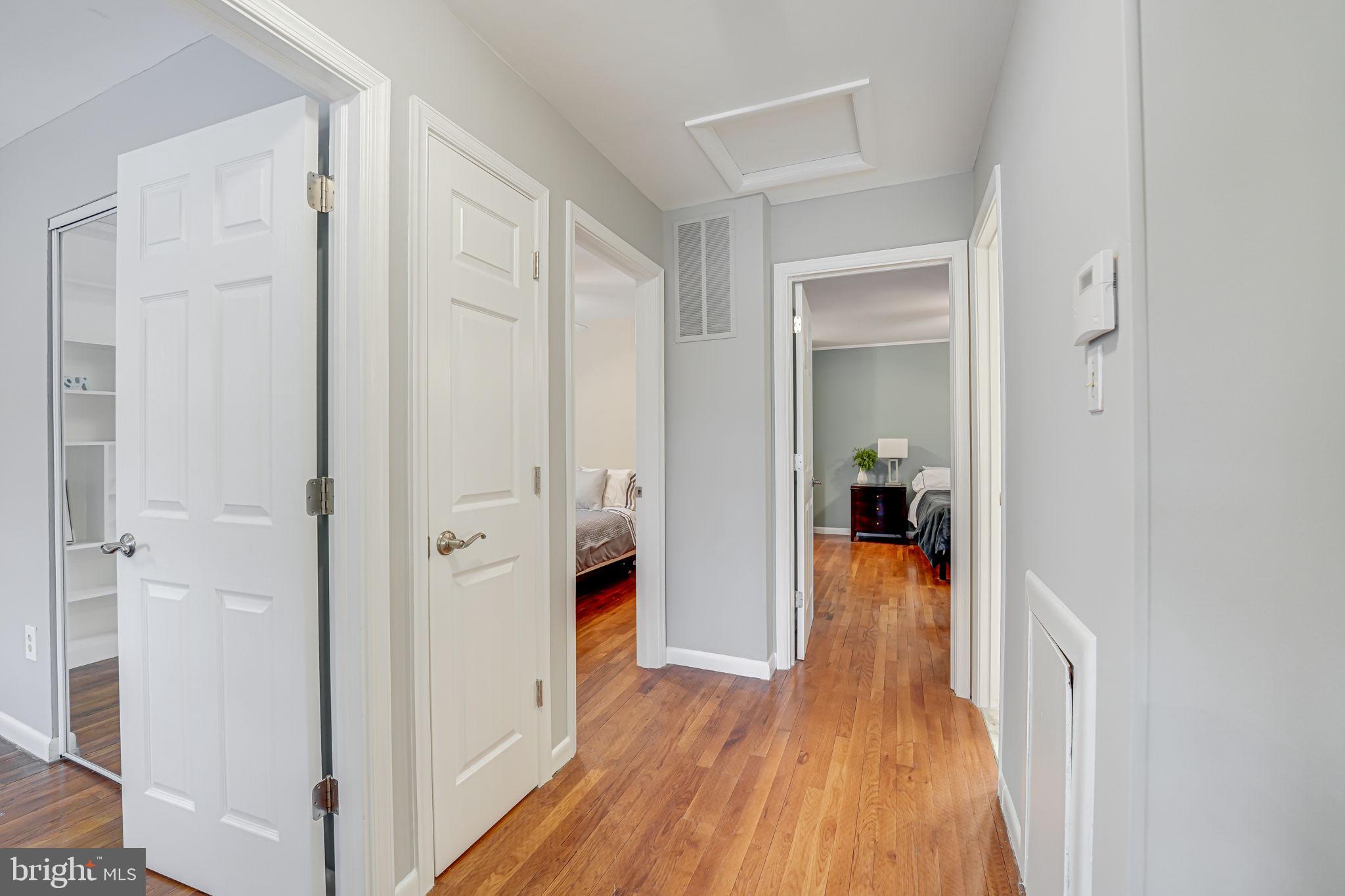 2221 Senseney Ln