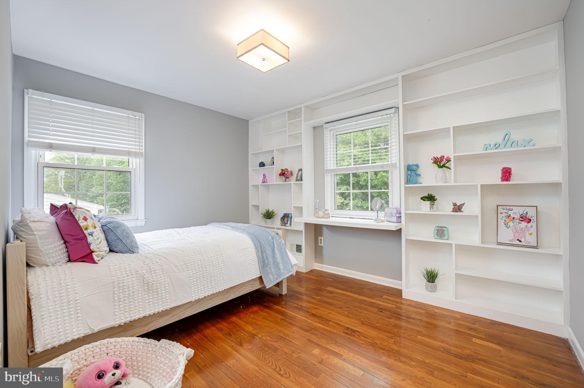 2221 Senseney Ln