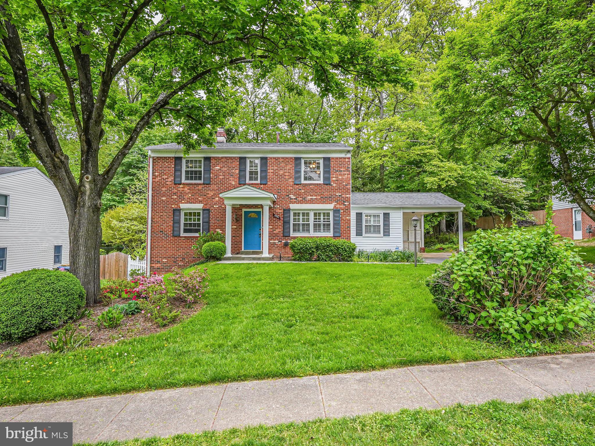 2221 Senseney Ln
