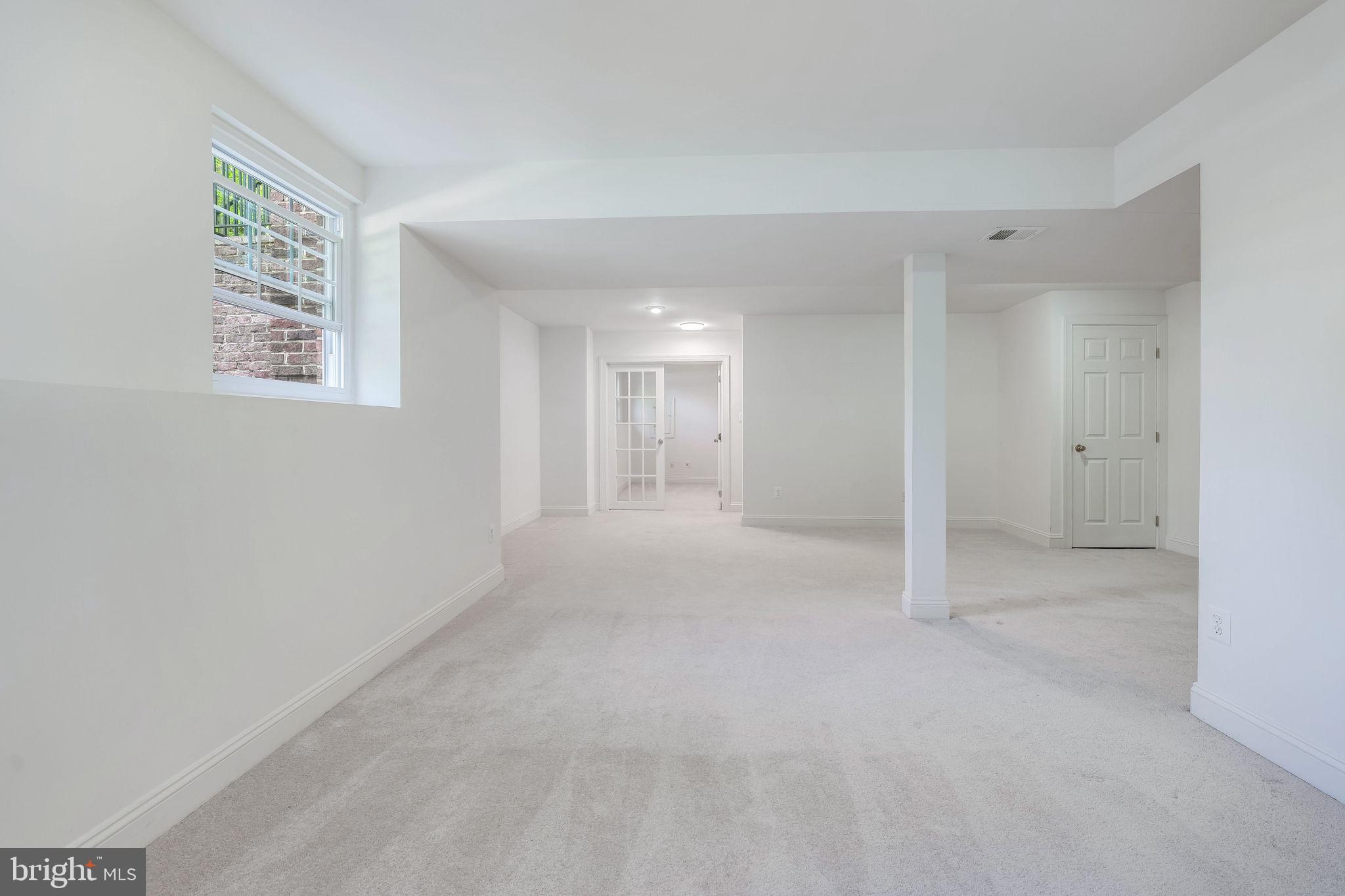 8939 Miller Ln