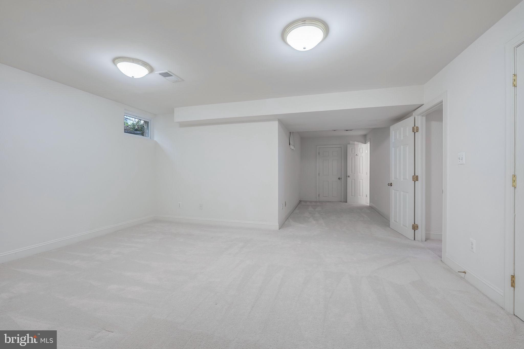 8939 Miller Ln