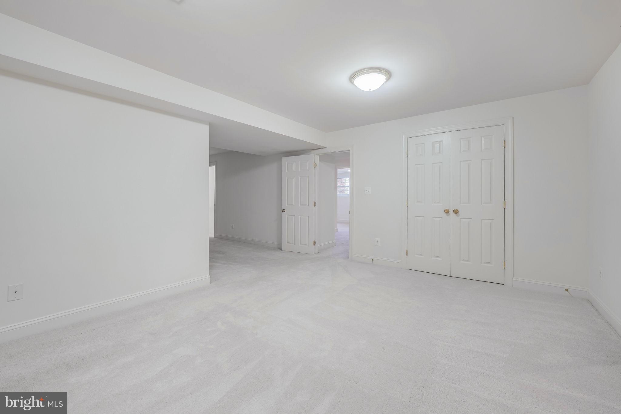 8939 Miller Ln