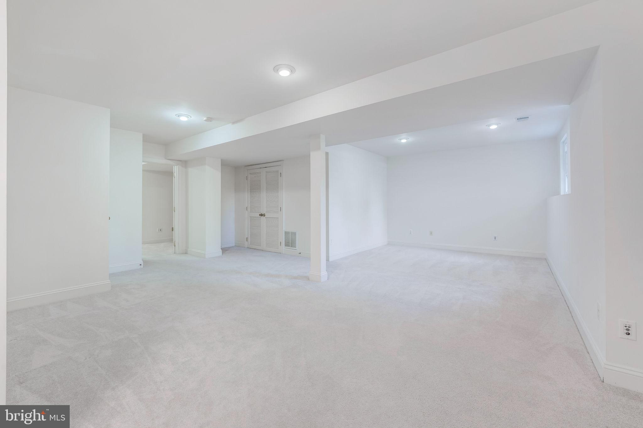 8939 Miller Ln