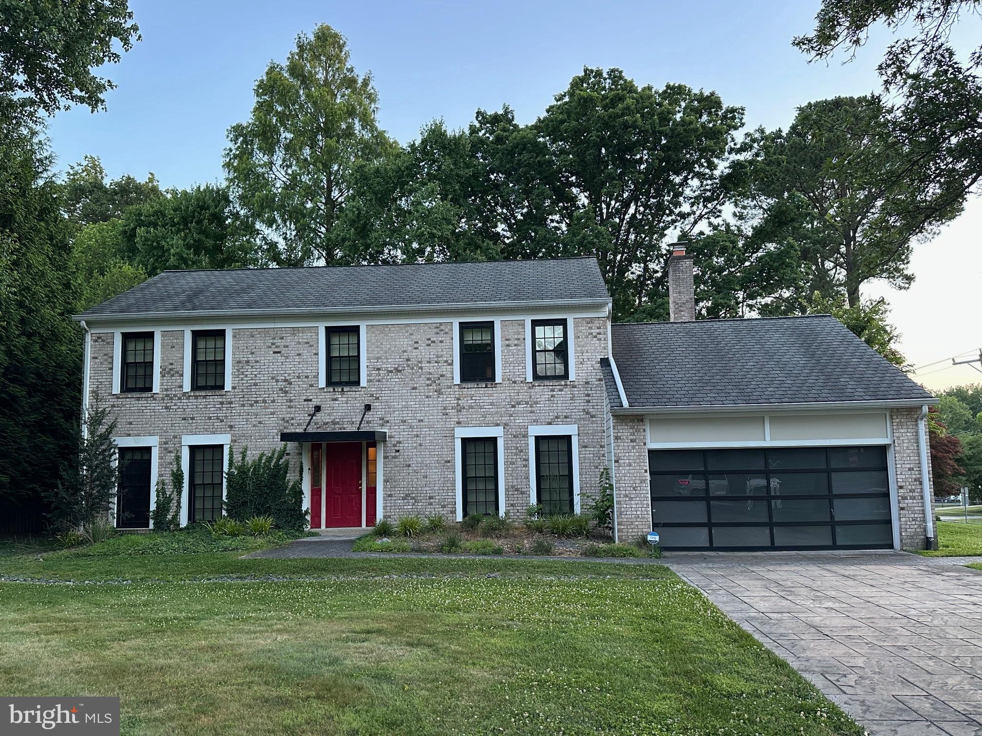 2400 Oakvale Ct NW