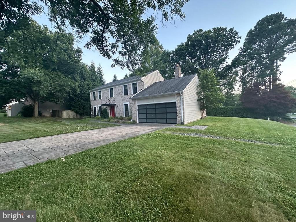 2400 Oakvale Ct NW